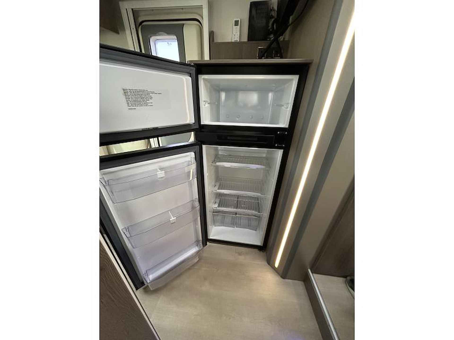 Chausson Titanium 758 2x Airco, Omvormer 2000W - 8/25