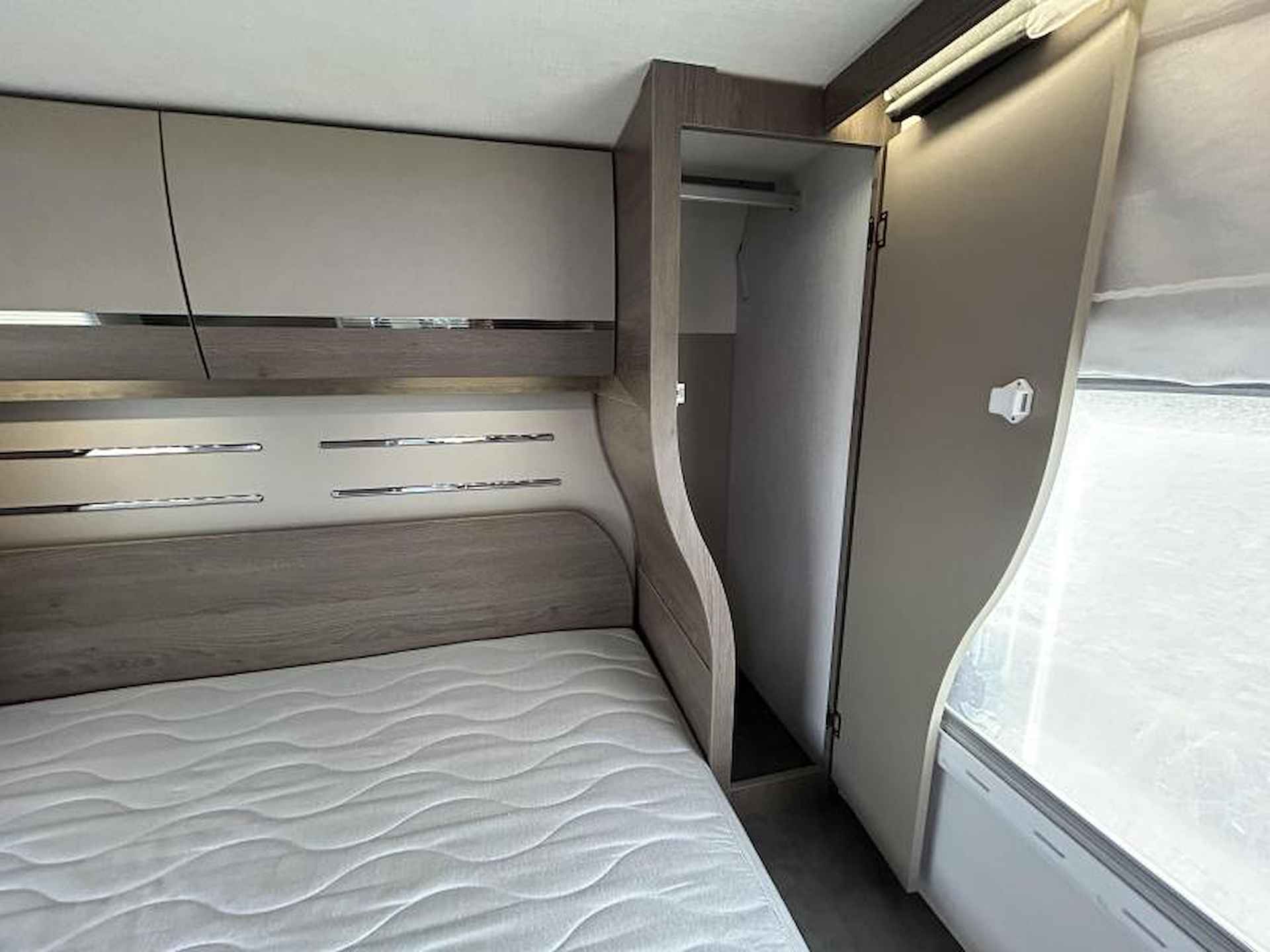 Chausson Titanium 758 2x Airco, Omvormer 2000W - 11/25