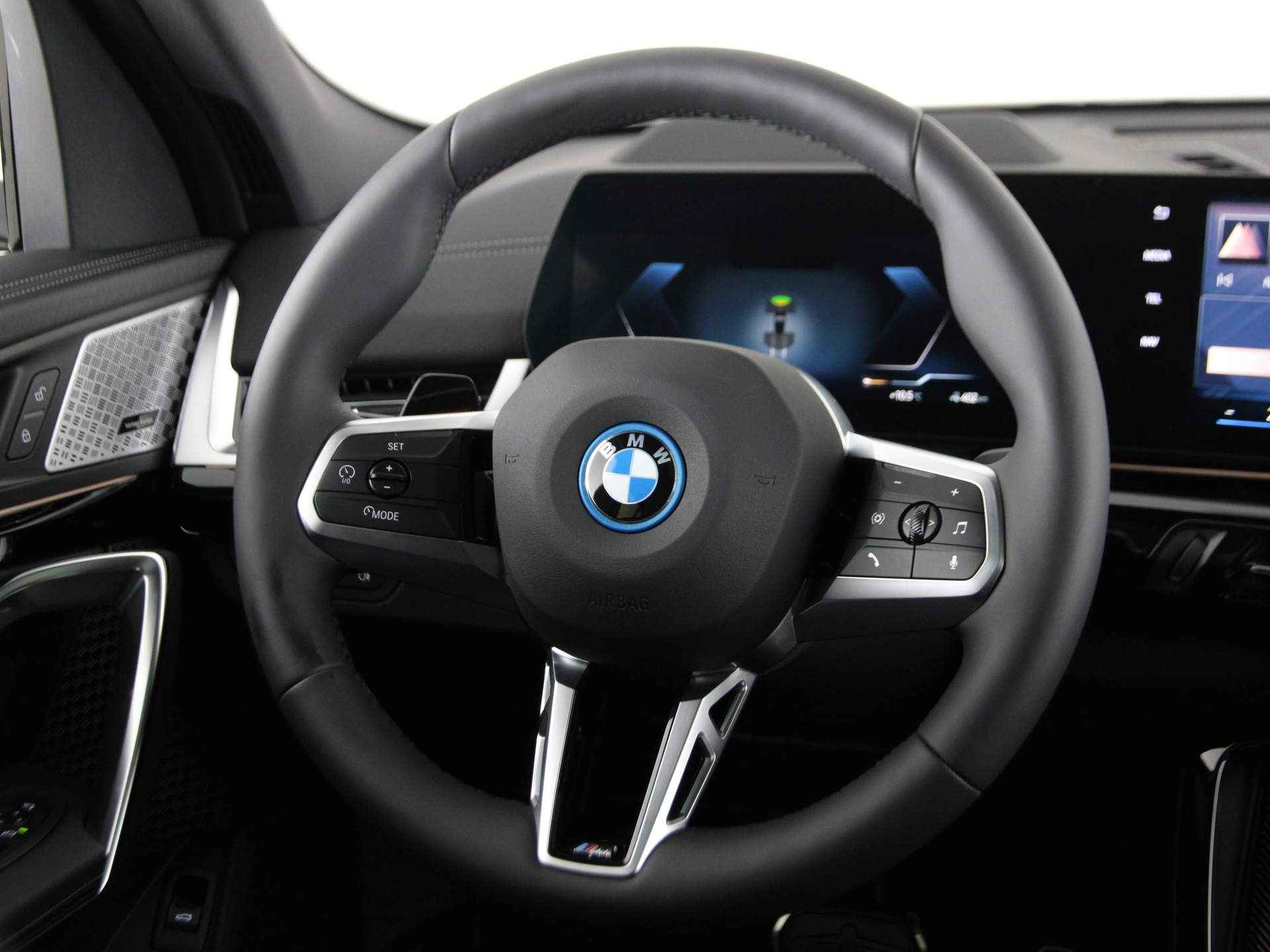 BMW iX2 eDrive20 M-Sport Pro - 3/22