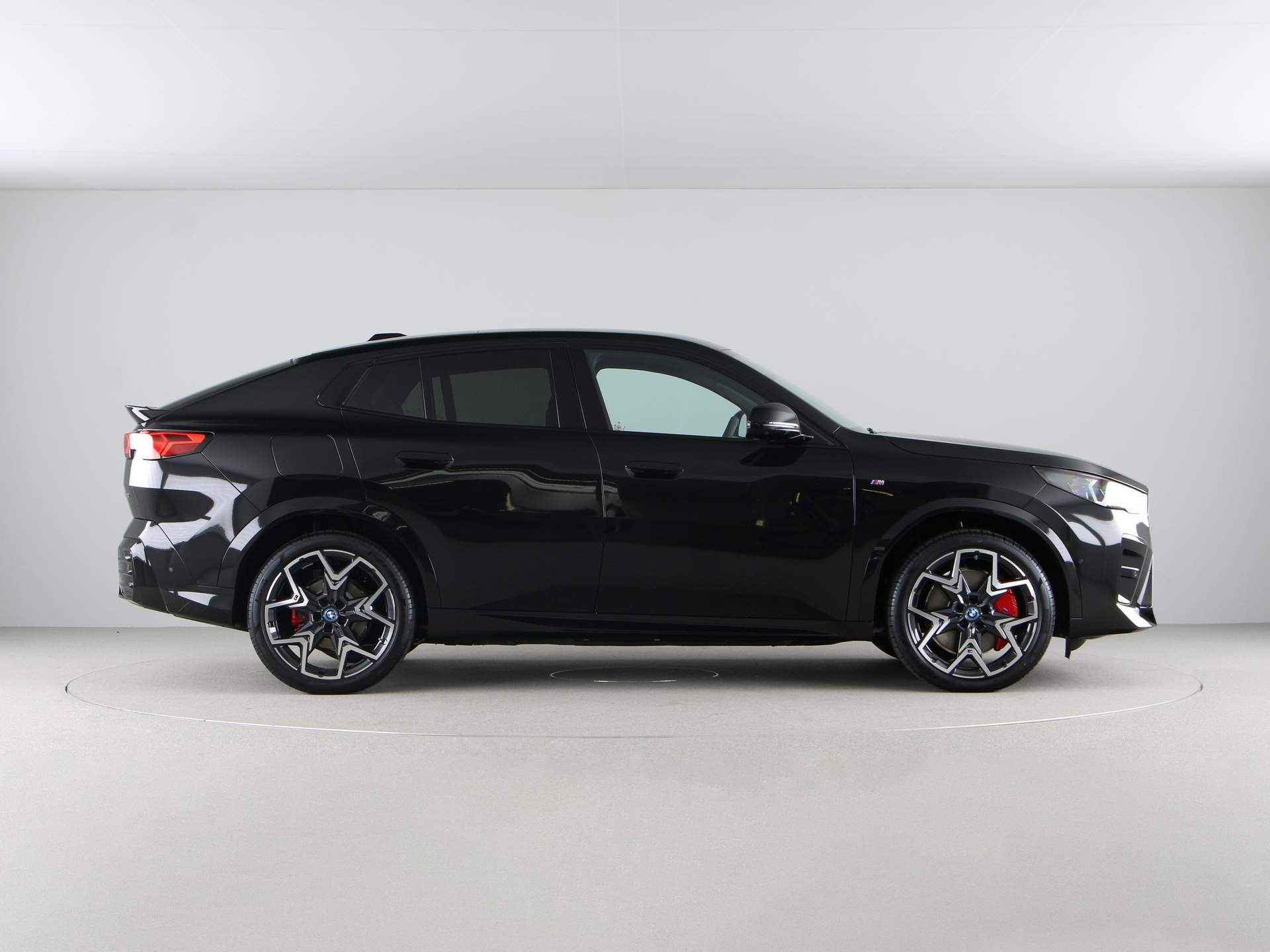 BMW iX2 eDrive20 M-Sport Pro - 8/22