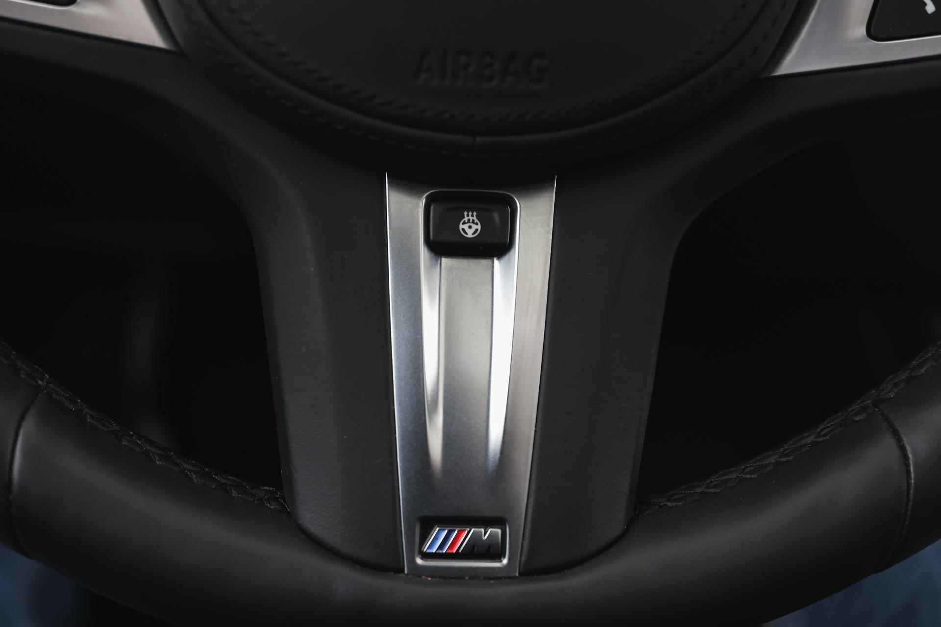 BMW 3 Serie Touring 318i M Sport Automaat / Panoramadak / Trekhaak / Adaptieve LED / Sportstoelen / Parking Assistant / Widescreen Display / Leder - 19/35