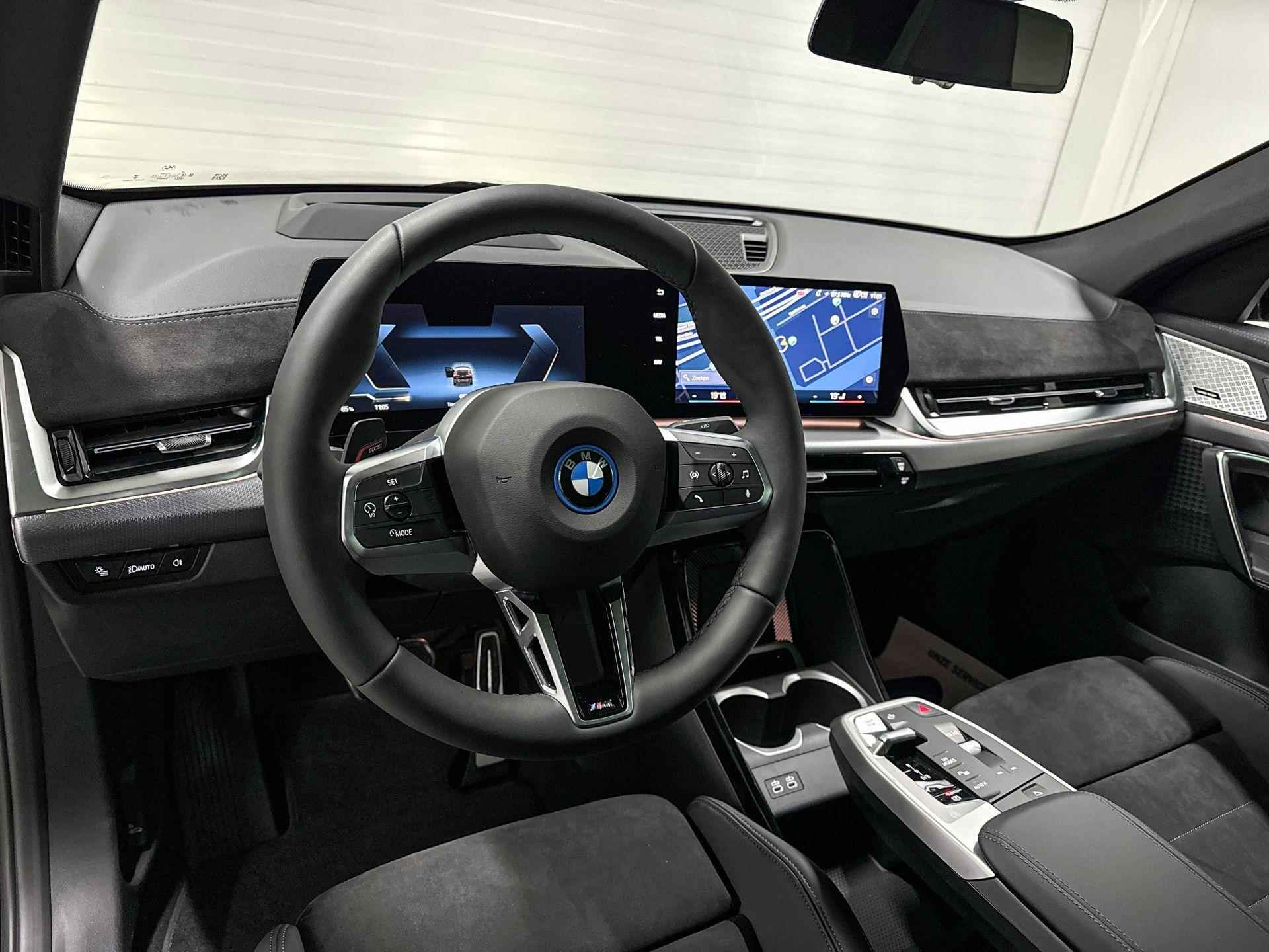 BMW iX2 eDrive20 | M-Sport Pro | Innovation Pack | Driving Assistant Plus | Harman/Kardon | Panoramadak | Comfort Access - 29/35