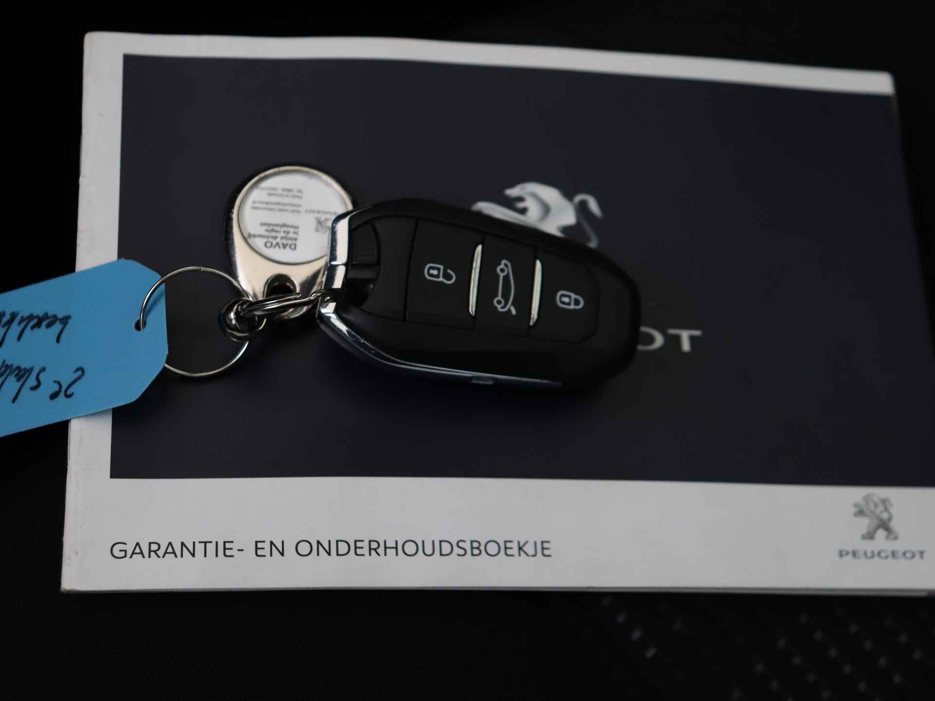Peugeot 308 1.2 PureTech Blue Lease Premium | Navigatie | Panorama dak | Climate Control - 23/34