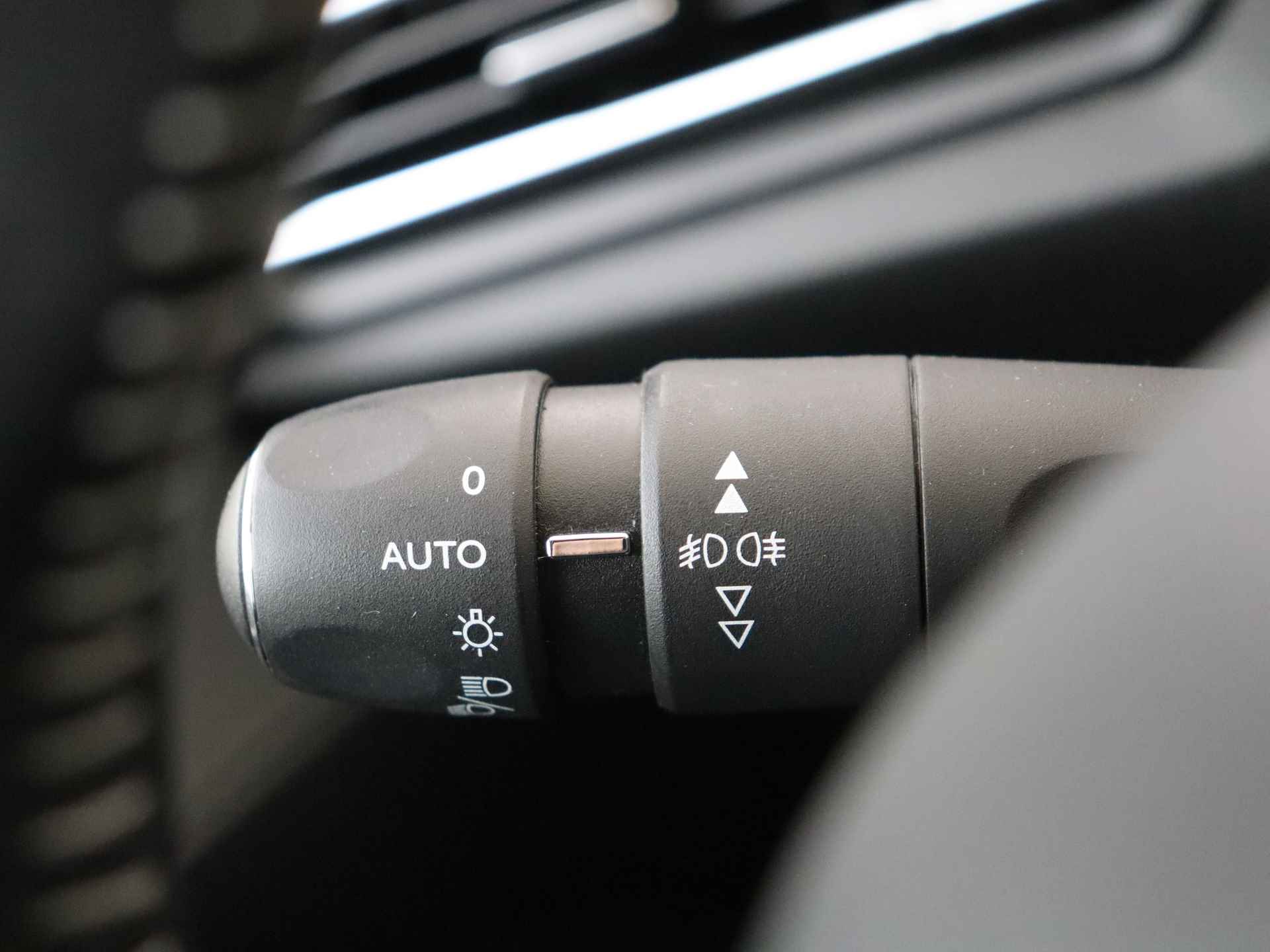 Peugeot 308 1.2 PureTech Blue Lease Premium | Navigatie | Panorama dak | Climate Control - 28/34