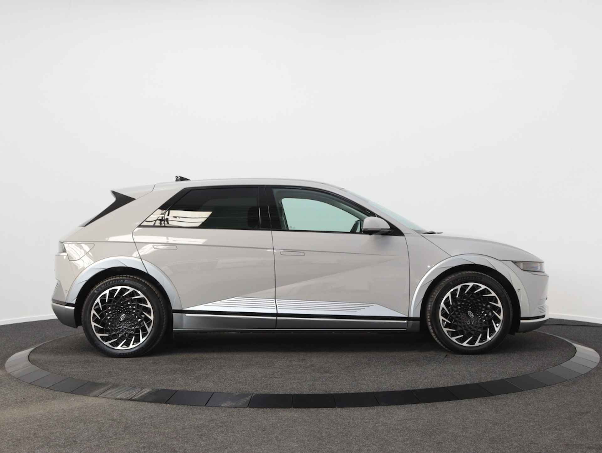 Hyundai IONIQ 5 77 kWh 4WD Lounge | Vision Panoramadak | PL 659 pm - 6/50