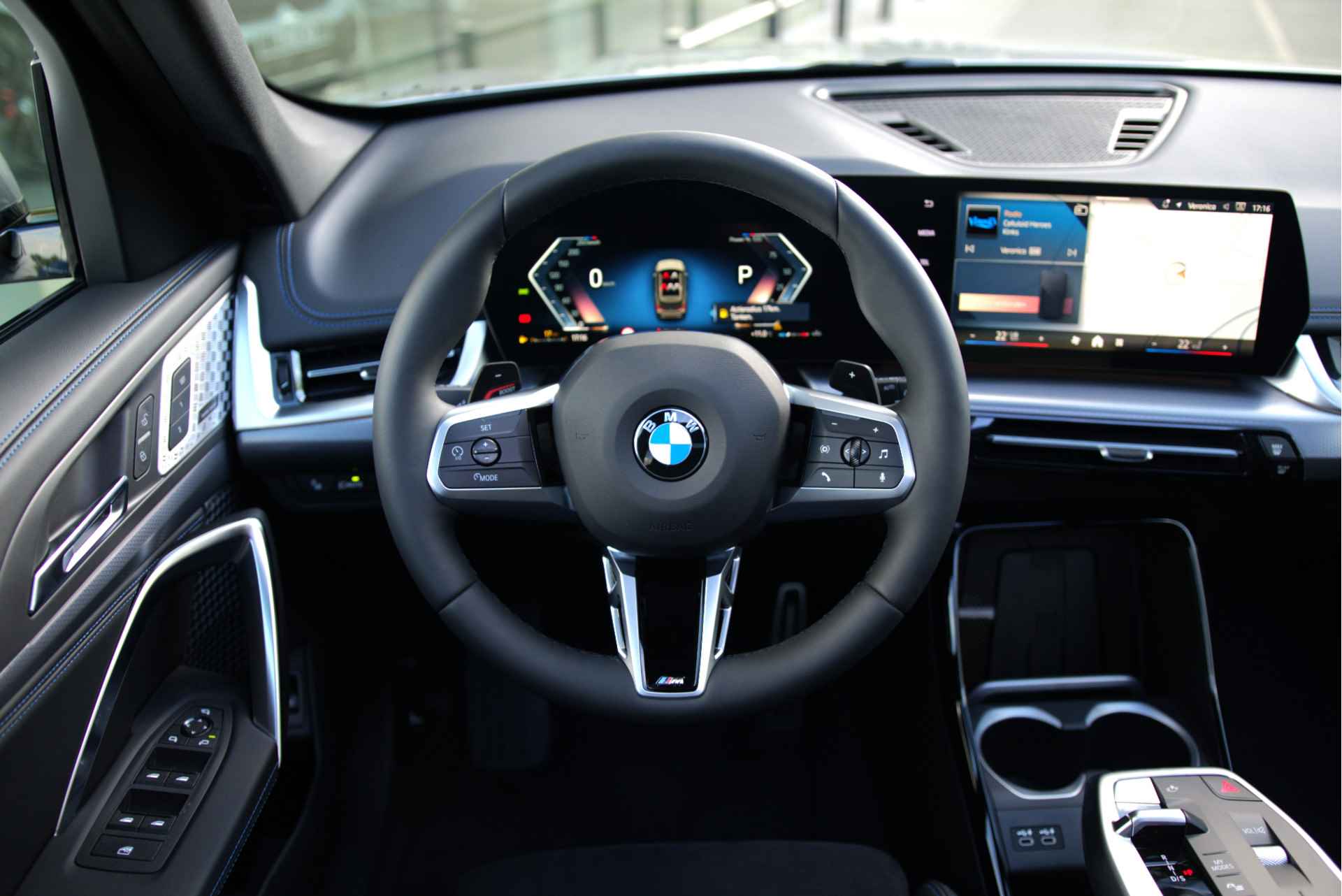 BMW X1 sDrive18i M Sport Automaat / Panoramadak / Trekhaak / Adaptieve LED / M Adaptief onderstel / Sportstoelen / Parking Assistant / Harman-Kardon / Comfort Access - 9/32