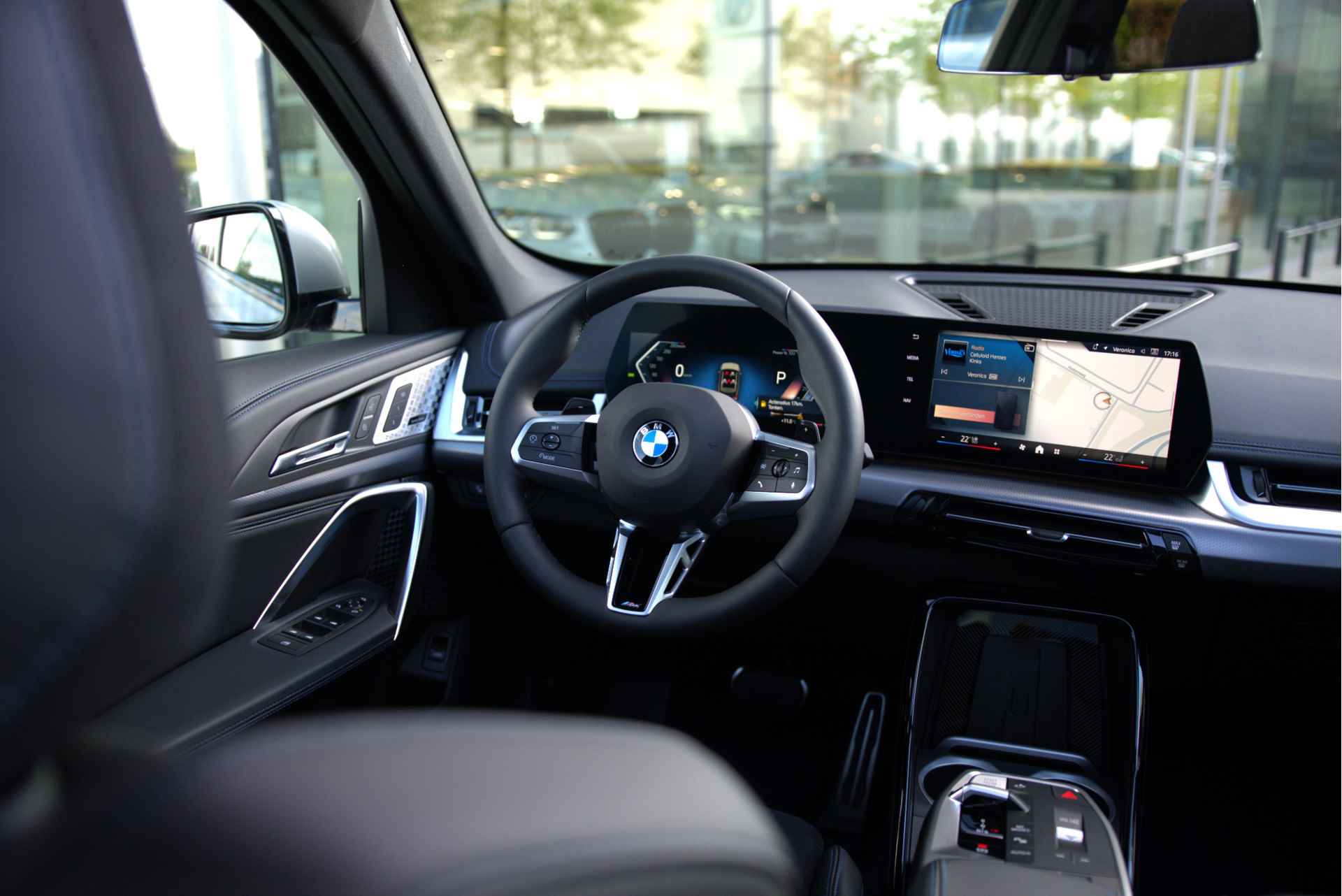 BMW X1 sDrive18i M Sport Automaat / Panoramadak / Trekhaak / Adaptieve LED / M Adaptief onderstel / Sportstoelen / Parking Assistant / Harman-Kardon / Comfort Access - 18/32