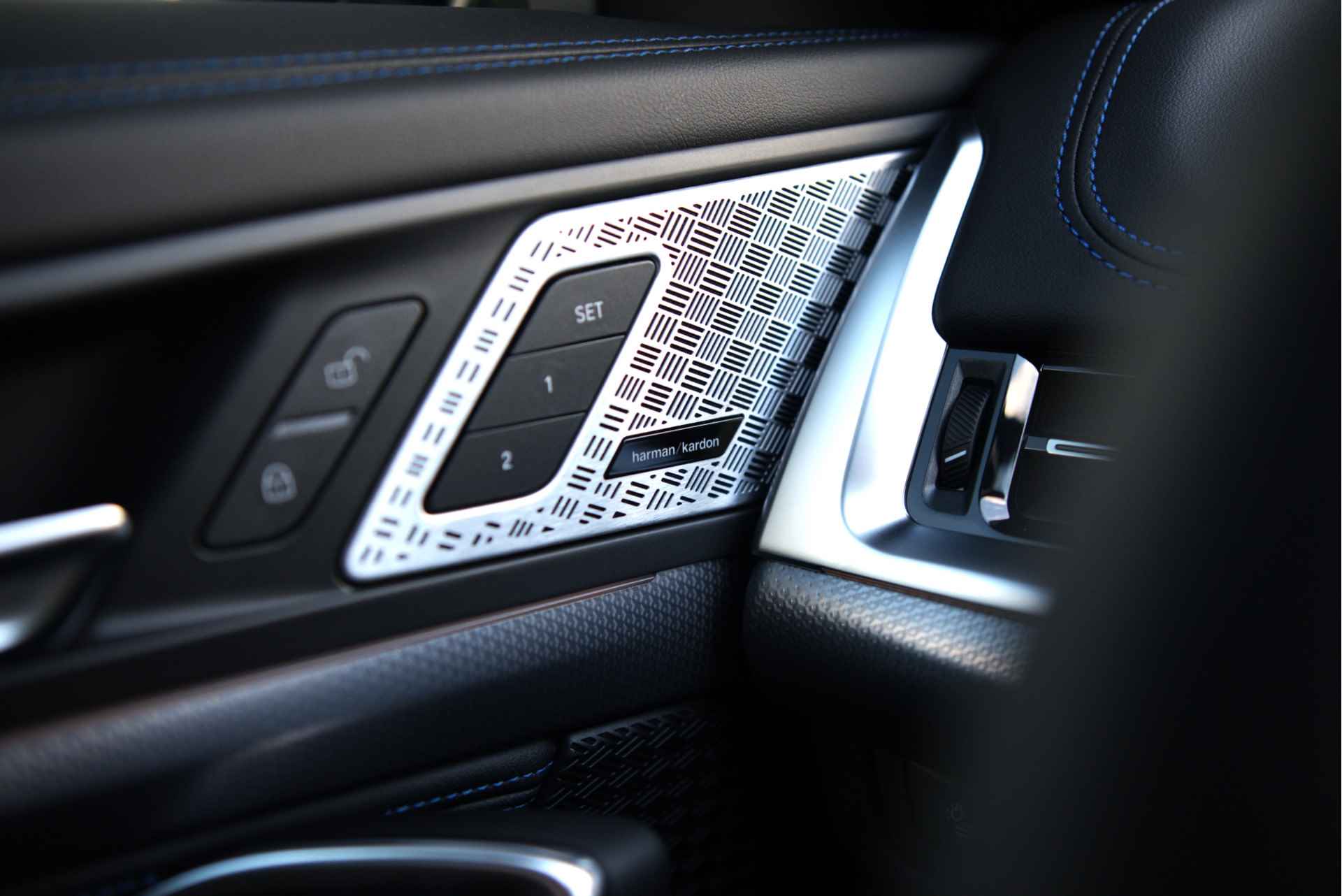 BMW X1 sDrive18i M Sport Automaat / Panoramadak / Trekhaak / Adaptieve LED / M Adaptief onderstel / Sportstoelen / Parking Assistant / Harman-Kardon / Comfort Access - 21/32