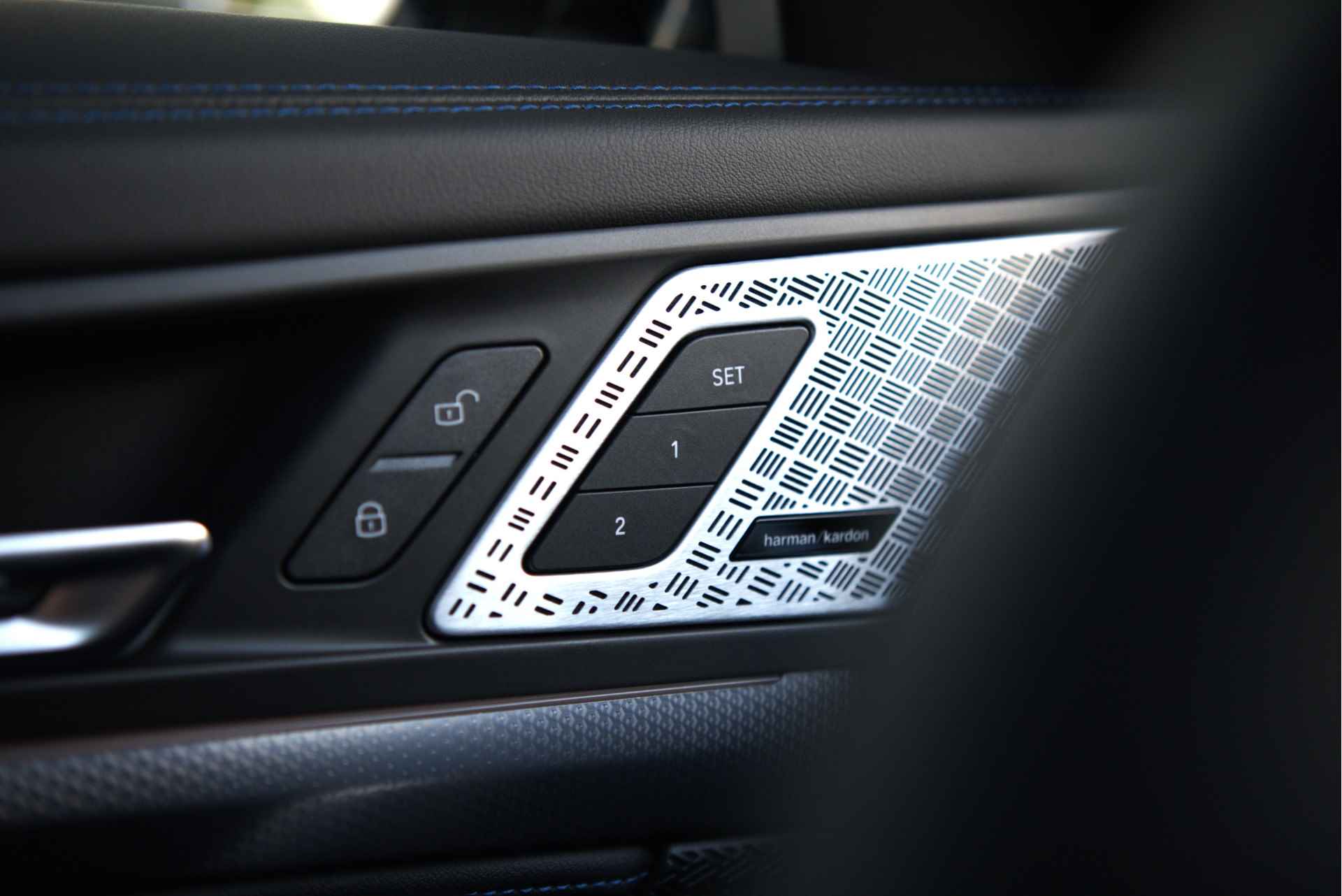 BMW X1 sDrive18i M Sport Automaat / Panoramadak / Trekhaak / Adaptieve LED / M Adaptief onderstel / Sportstoelen / Parking Assistant / Harman-Kardon / Comfort Access - 22/32