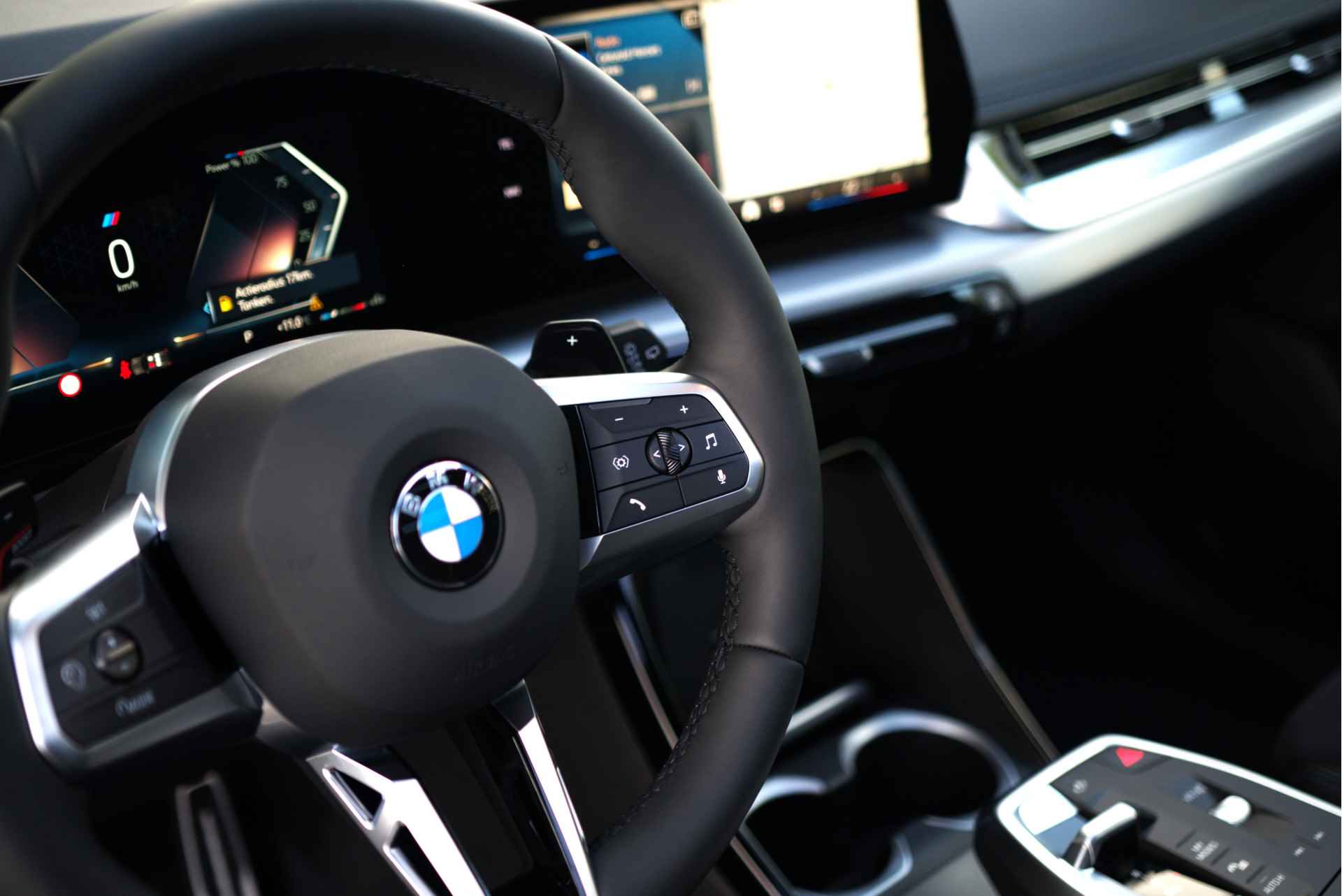 BMW X1 sDrive18i M Sport Automaat / Panoramadak / Trekhaak / Adaptieve LED / M Adaptief onderstel / Sportstoelen / Parking Assistant / Harman-Kardon / Comfort Access - 25/32