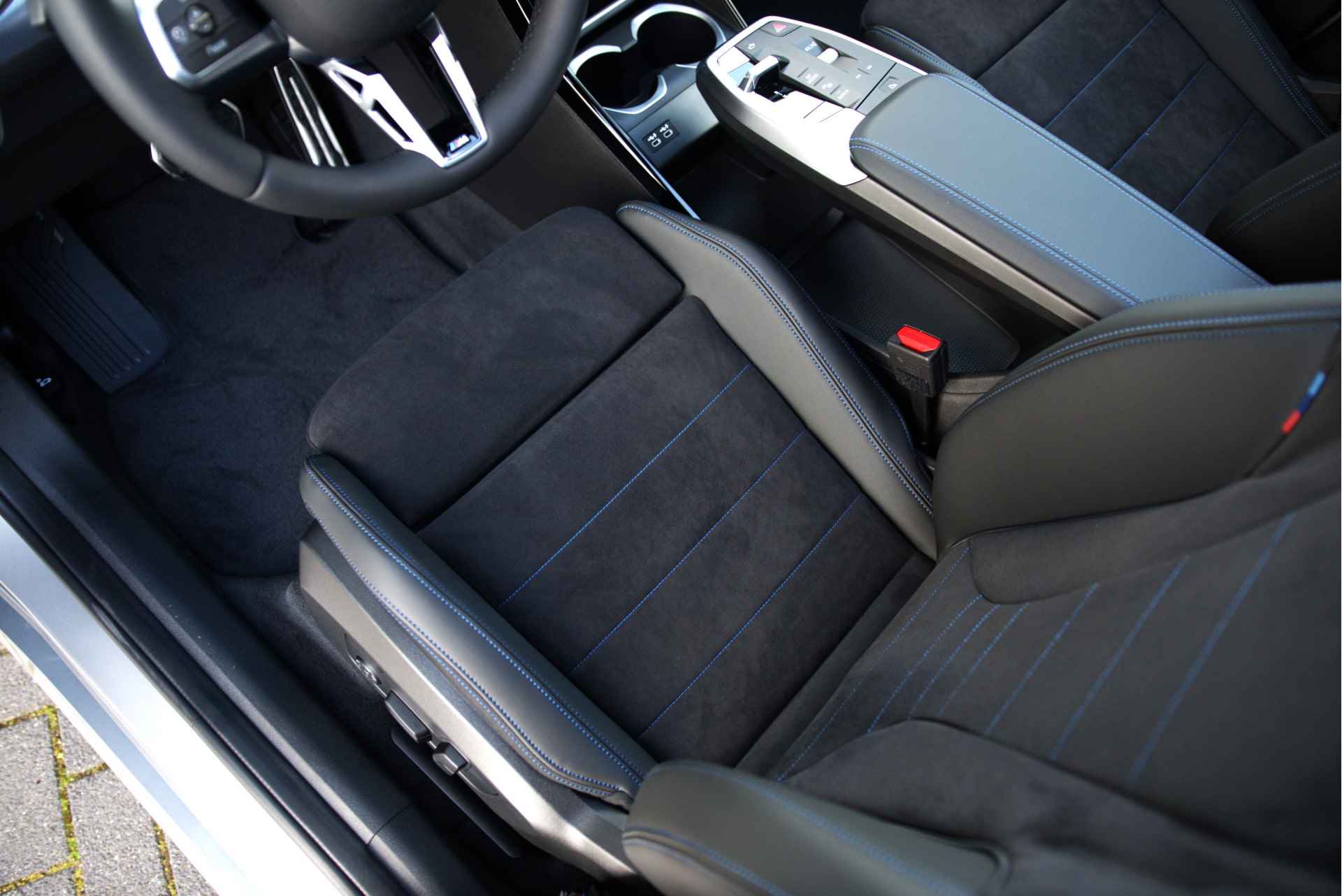 BMW X1 sDrive18i M Sport Automaat / Panoramadak / Trekhaak / Adaptieve LED / M Adaptief onderstel / Sportstoelen / Parking Assistant / Harman-Kardon / Comfort Access - 26/32