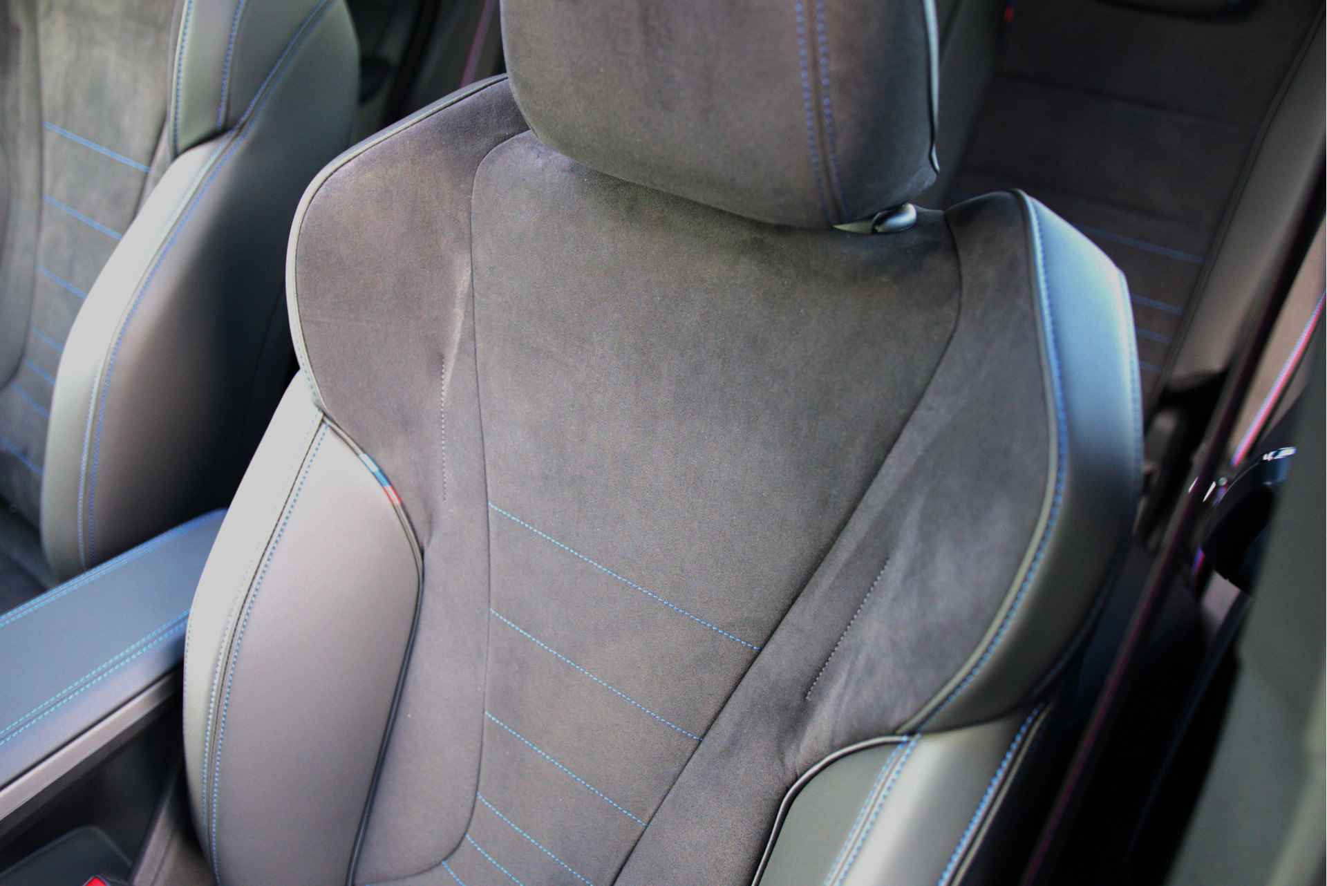 BMW X1 sDrive18i M Sport Automaat / Panoramadak / Trekhaak / Adaptieve LED / M Adaptief onderstel / Sportstoelen / Parking Assistant / Harman-Kardon / Comfort Access - 27/32