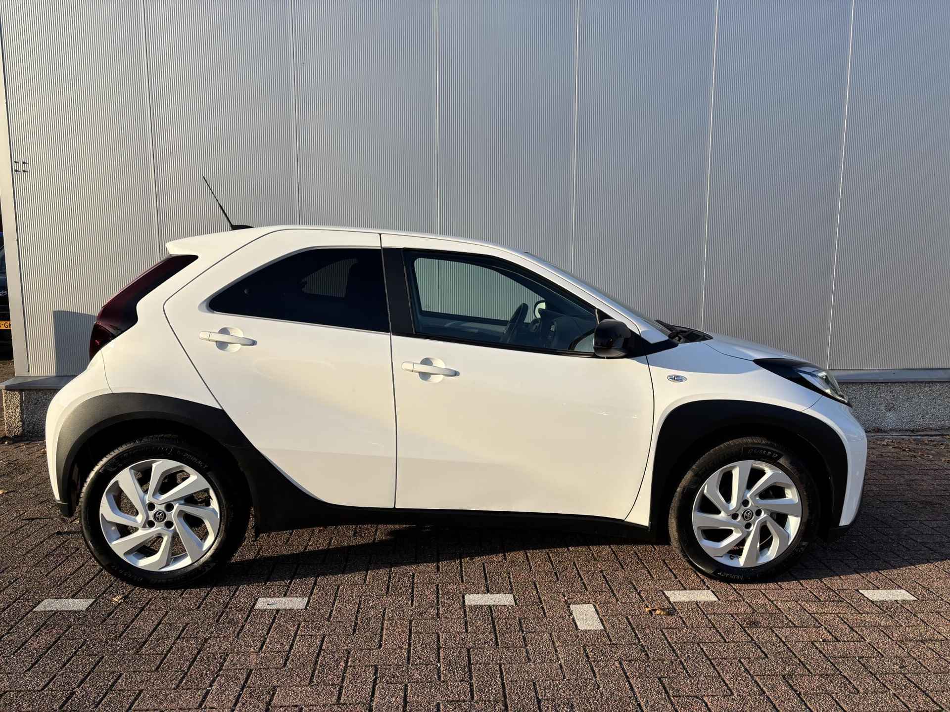 Toyota Aygo X 1.0 VVT-i First Climate Controle, Apple Carplay Android Auto, Adaptive Cruise Controle - 8/38