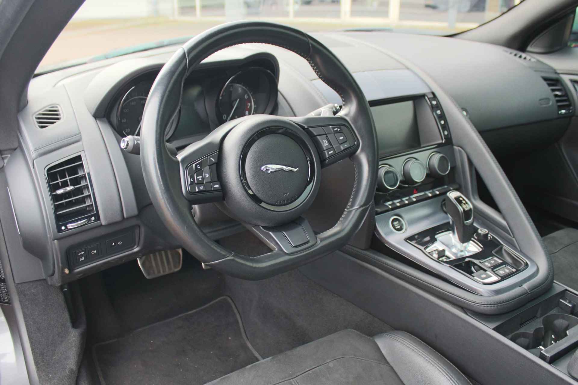 Jaguar F-TYPE 2.0T R-Dynamic Camera, Panoramadak, verw. stoelen etc. - 8/30