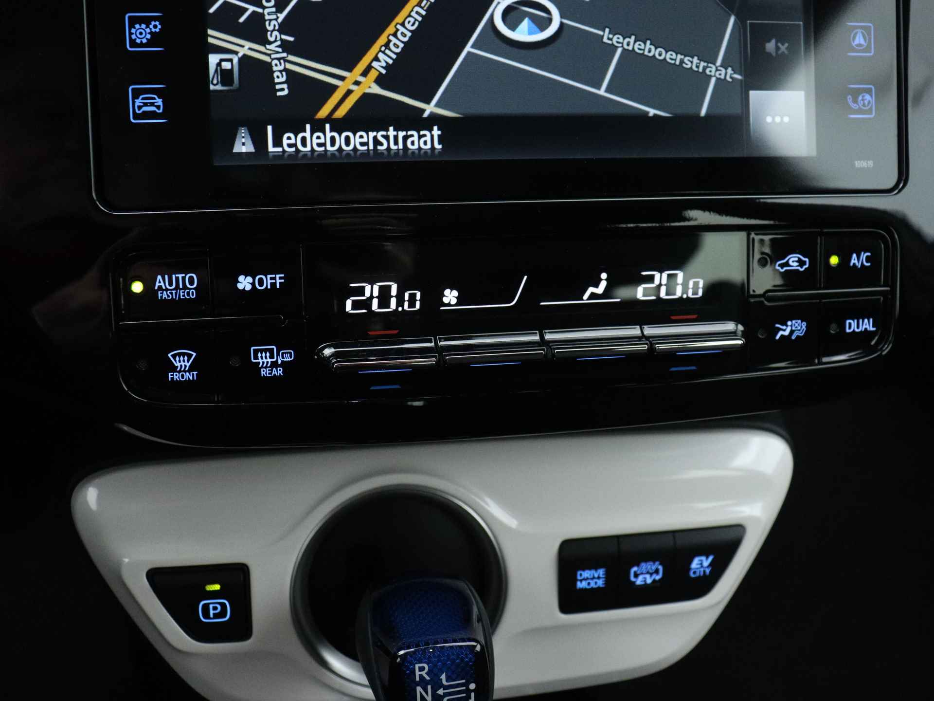 Toyota Prius 1.8 Plug-in Hybrid Dynamic Limited | Navigatie | Camera | LM Velgen | - 12/44