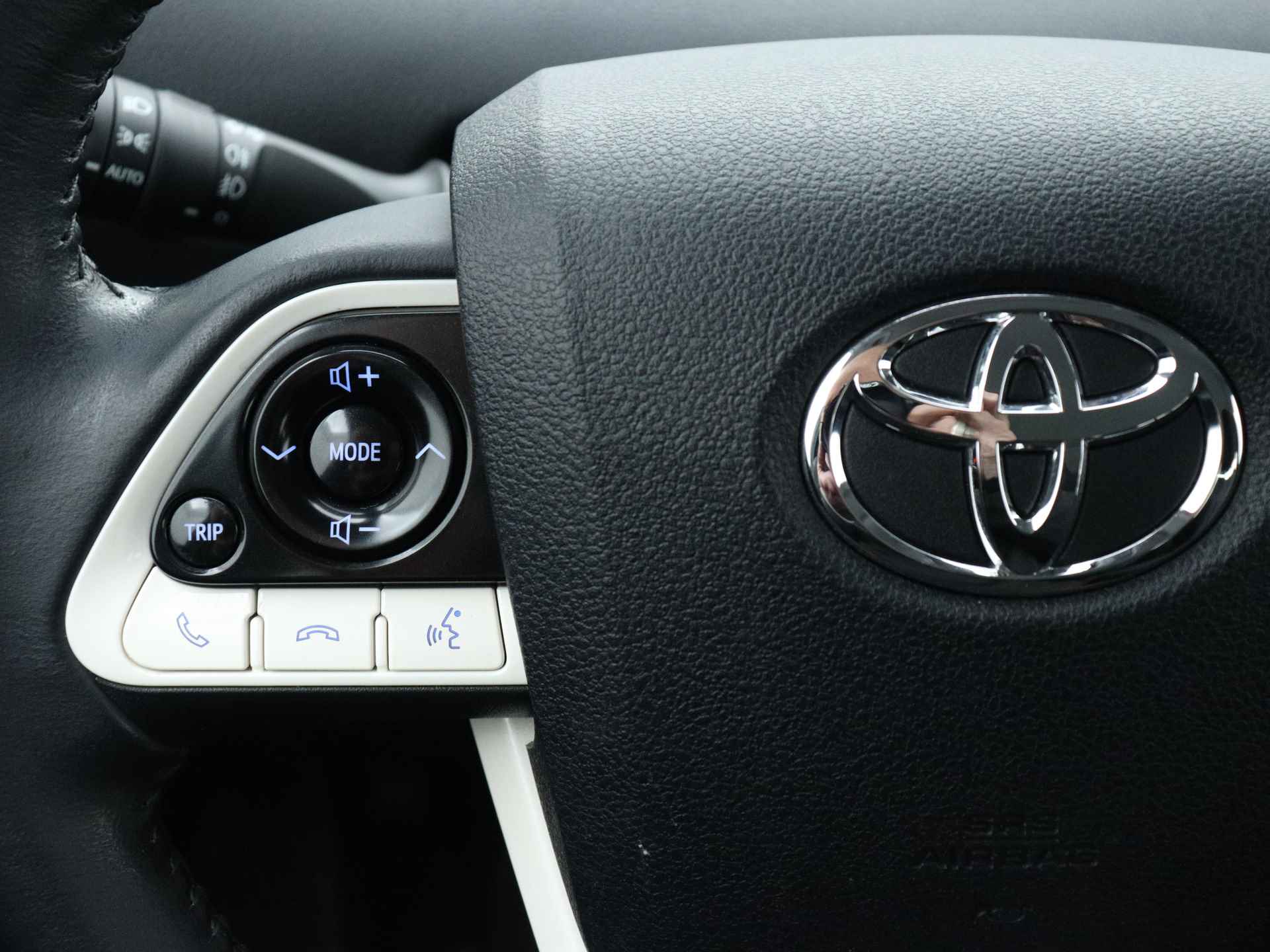 Toyota Prius 1.8 Plug-in Hybrid Dynamic Limited | Navigatie | Camera | LM Velgen | - 22/44