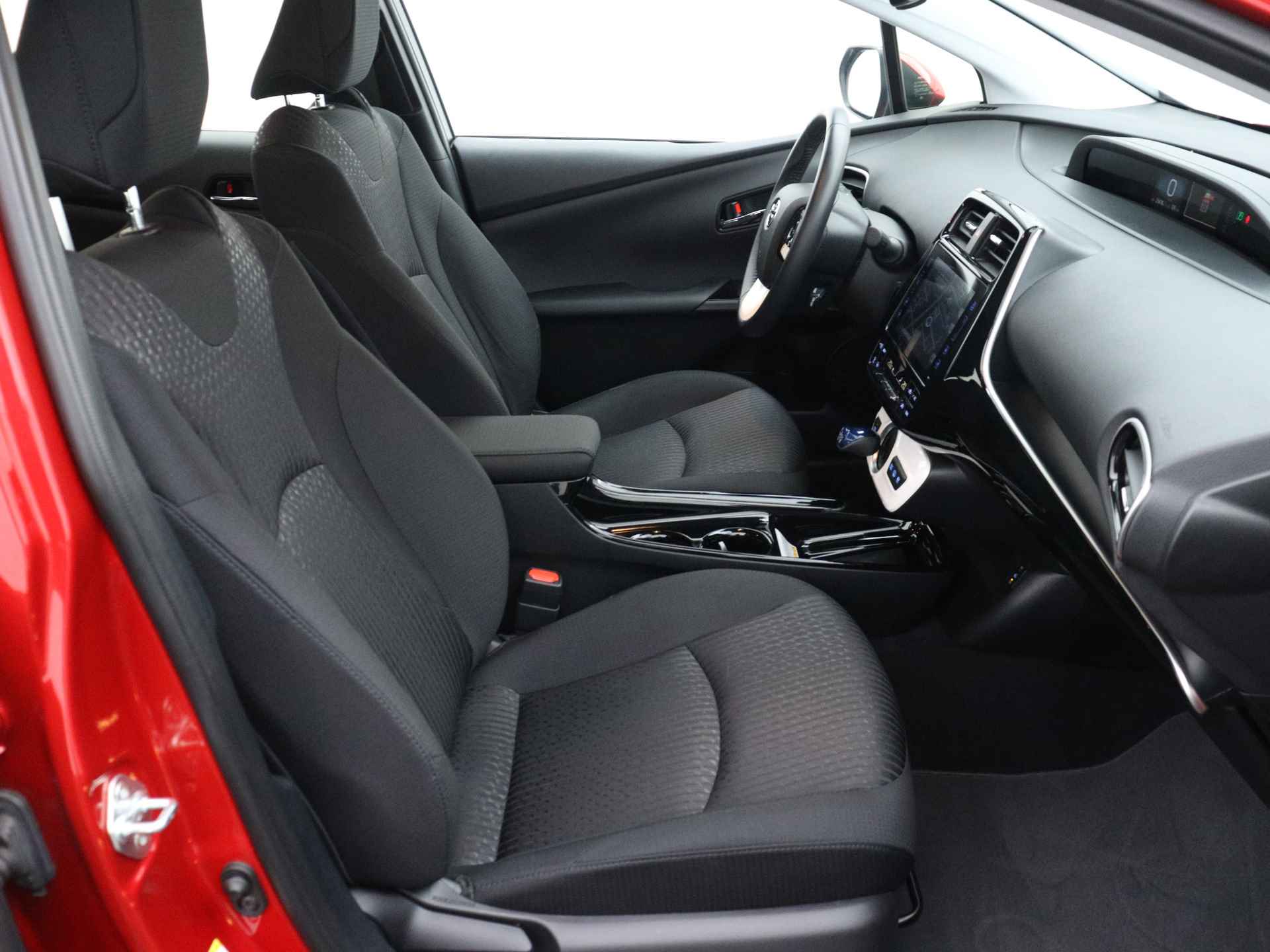 Toyota Prius 1.8 Plug-in Hybrid Dynamic Limited | Navigatie | Camera | LM Velgen | - 31/44
