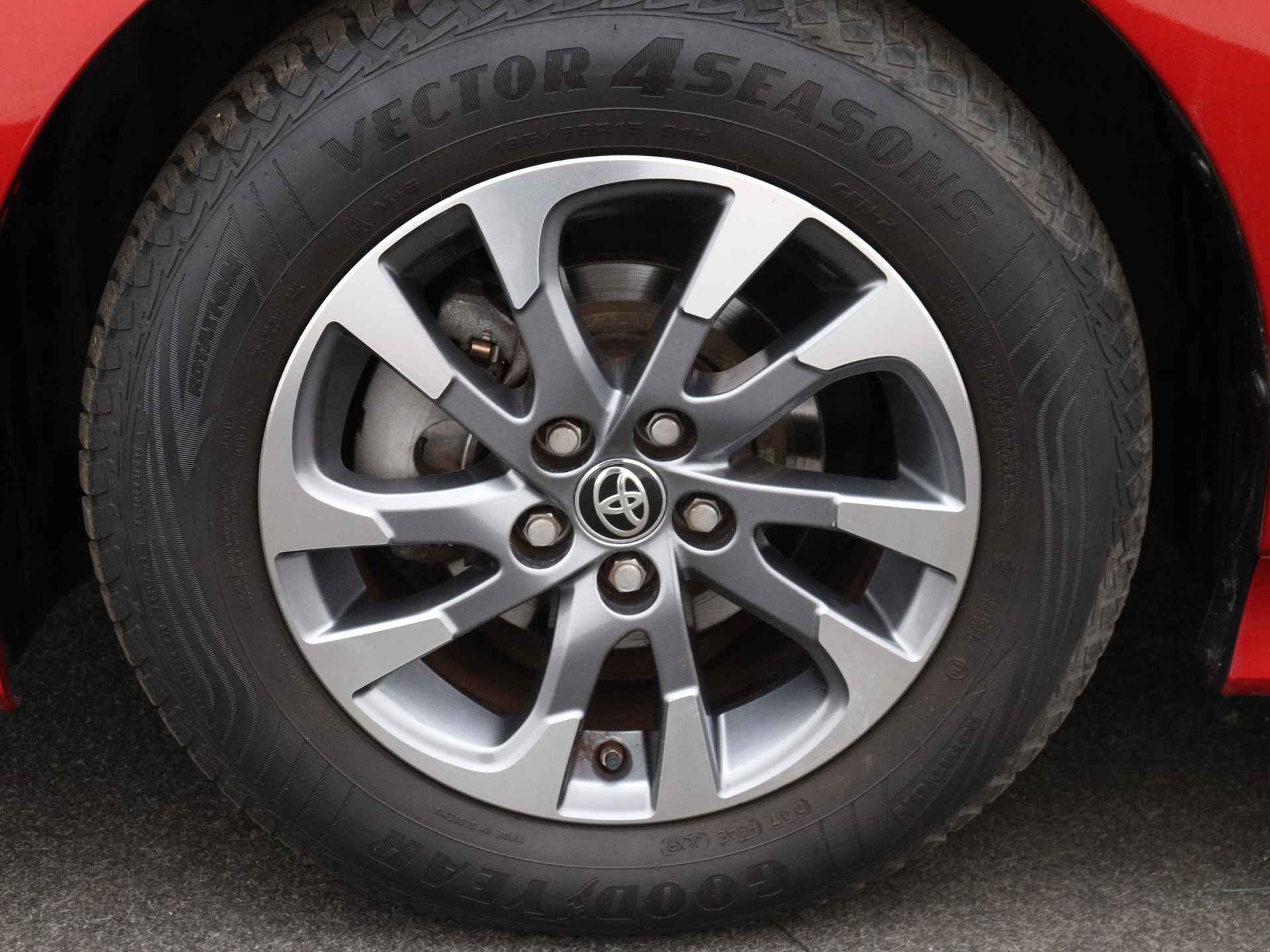 Toyota Prius 1.8 Plug-in Hybrid Dynamic Limited | Navigatie | Camera | LM Velgen | - 43/44
