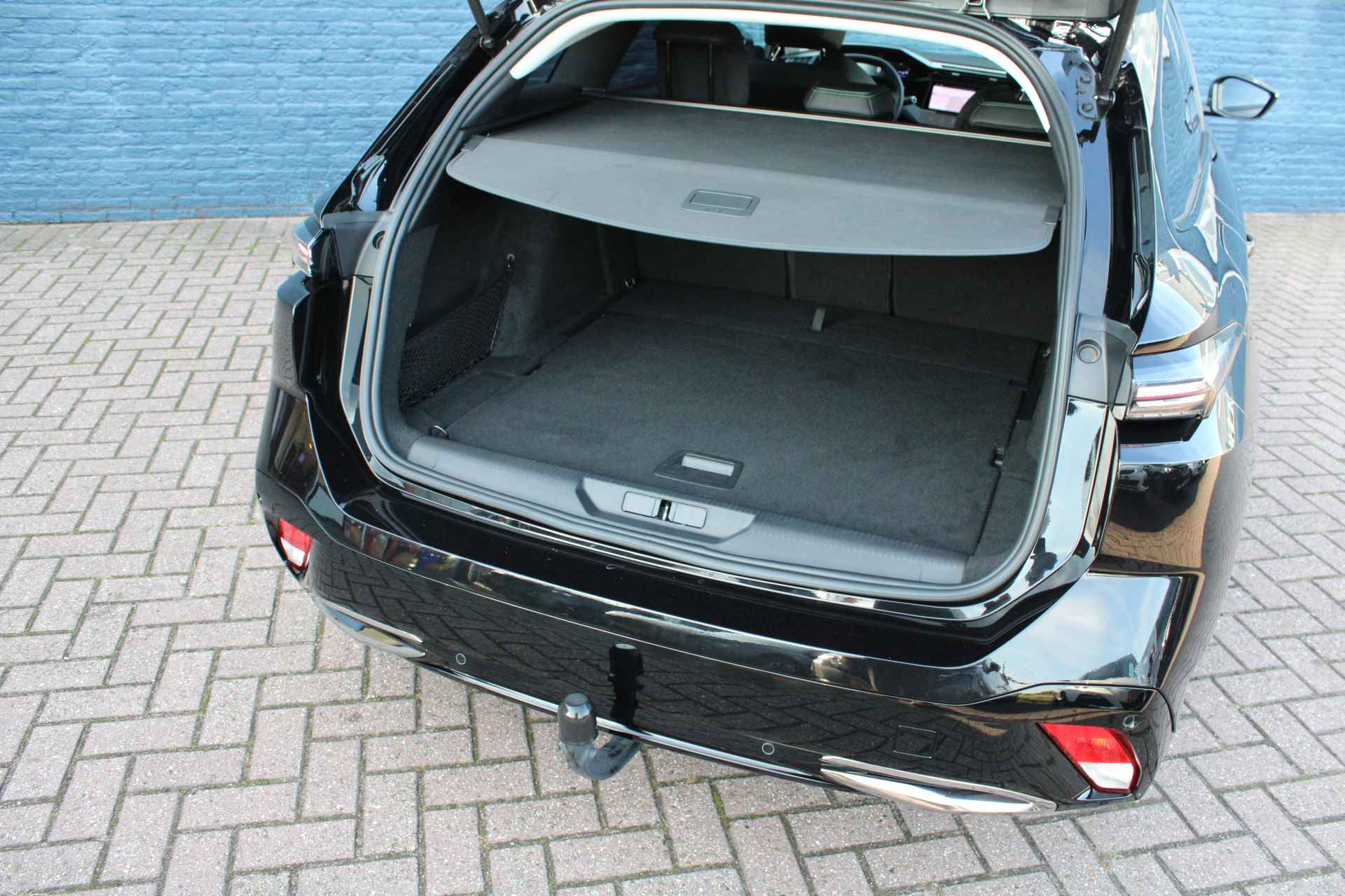 Peugeot 308 SW 1.2 PureTech 130pk EAT8 Allure Pack Business | Automaat | Navigatie | Camera | Trekhaak | 1.400kg Trekgewicht | Apple carplay | - 11/28