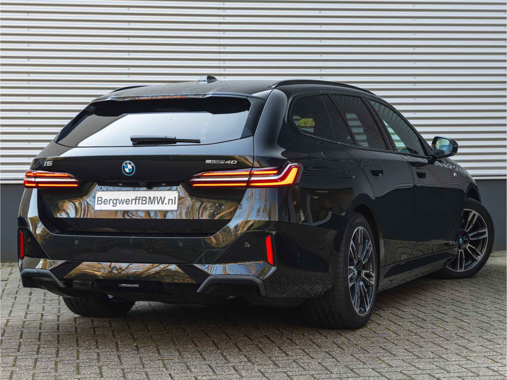 BMW i5 Touring eDrive40 M-Sport - Trekhaak - Driving Ass Prof - Harman-Kardon - Stoelventilatie - 3/43