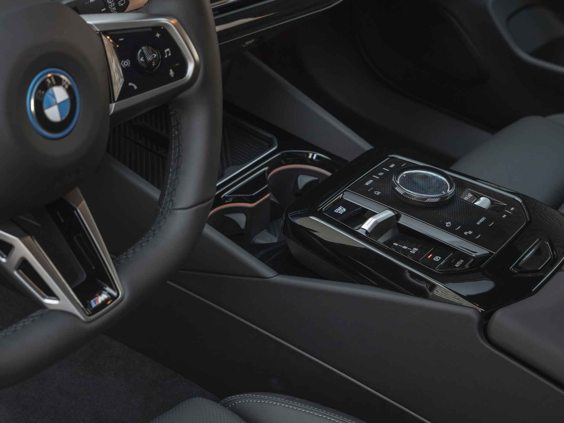 BMW i5 Touring eDrive40 M-Sport - Trekhaak - Driving Ass Prof - Harman-Kardon - Stoelventilatie - 33/43