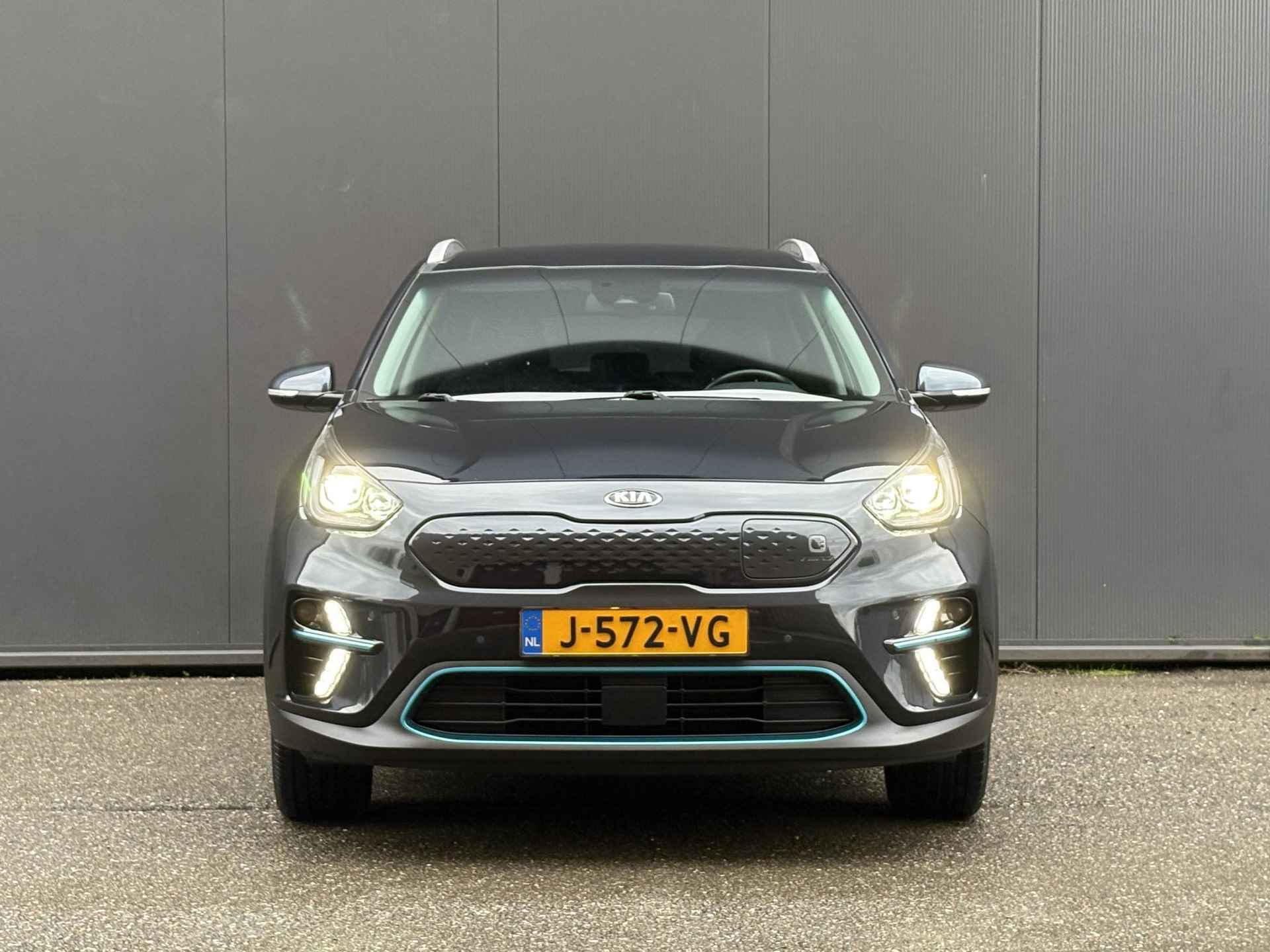 Kia e-Niro ExecutiveLine 64 kWh 1e Eigenaar | Navi | Dealer onderhouden | Bluetooth | Camera | Climate & (adaptieve) cruise control | Fabrieksgarantie t/m 27-10-2027 | NAP - 2/43