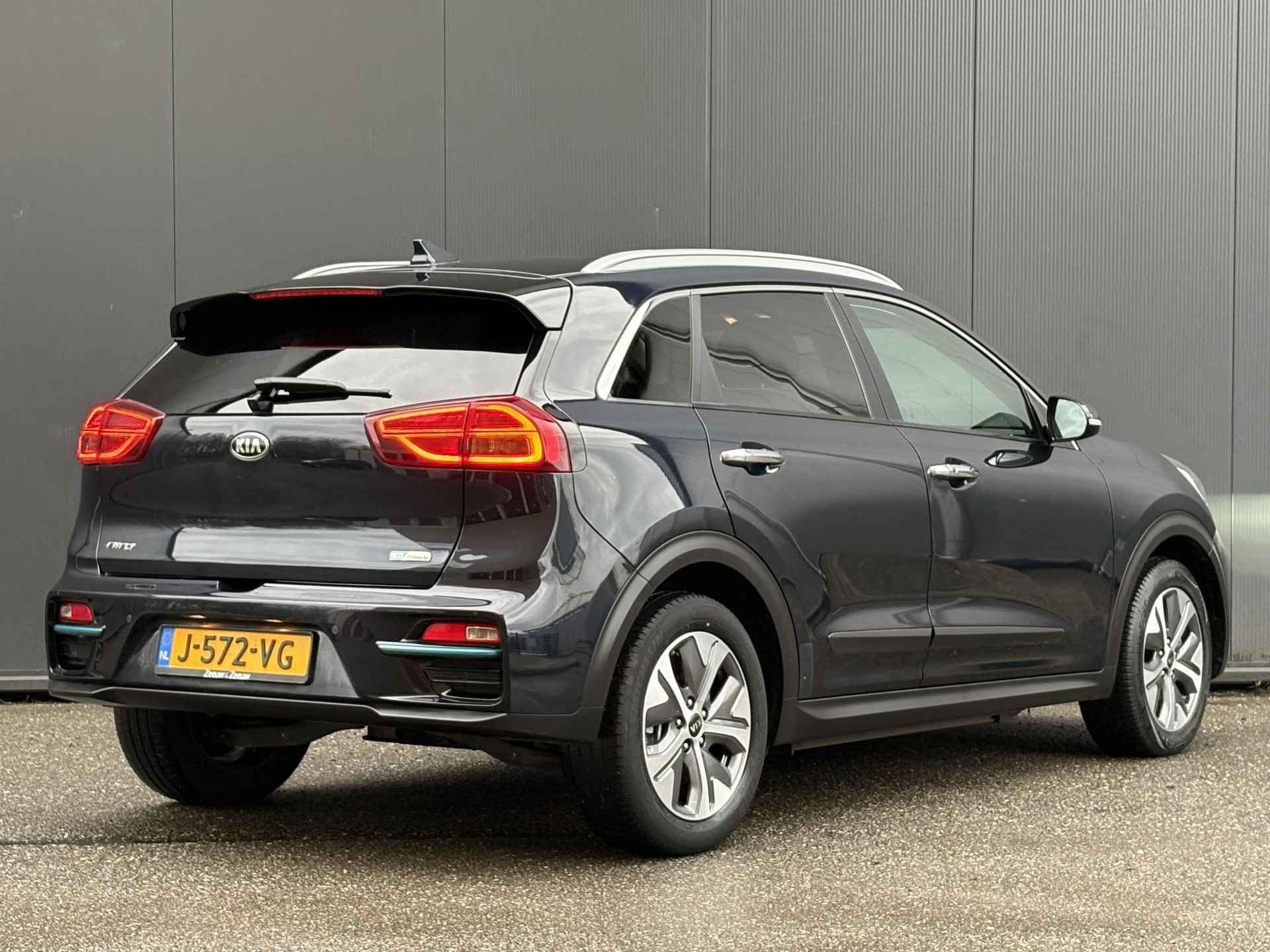 Kia e-Niro ExecutiveLine 64 kWh 1e Eigenaar | Navi | Dealer onderhouden | Bluetooth | Camera | Climate & (adaptieve) cruise control | Fabrieksgarantie t/m 27-10-2027 | NAP - 5/43