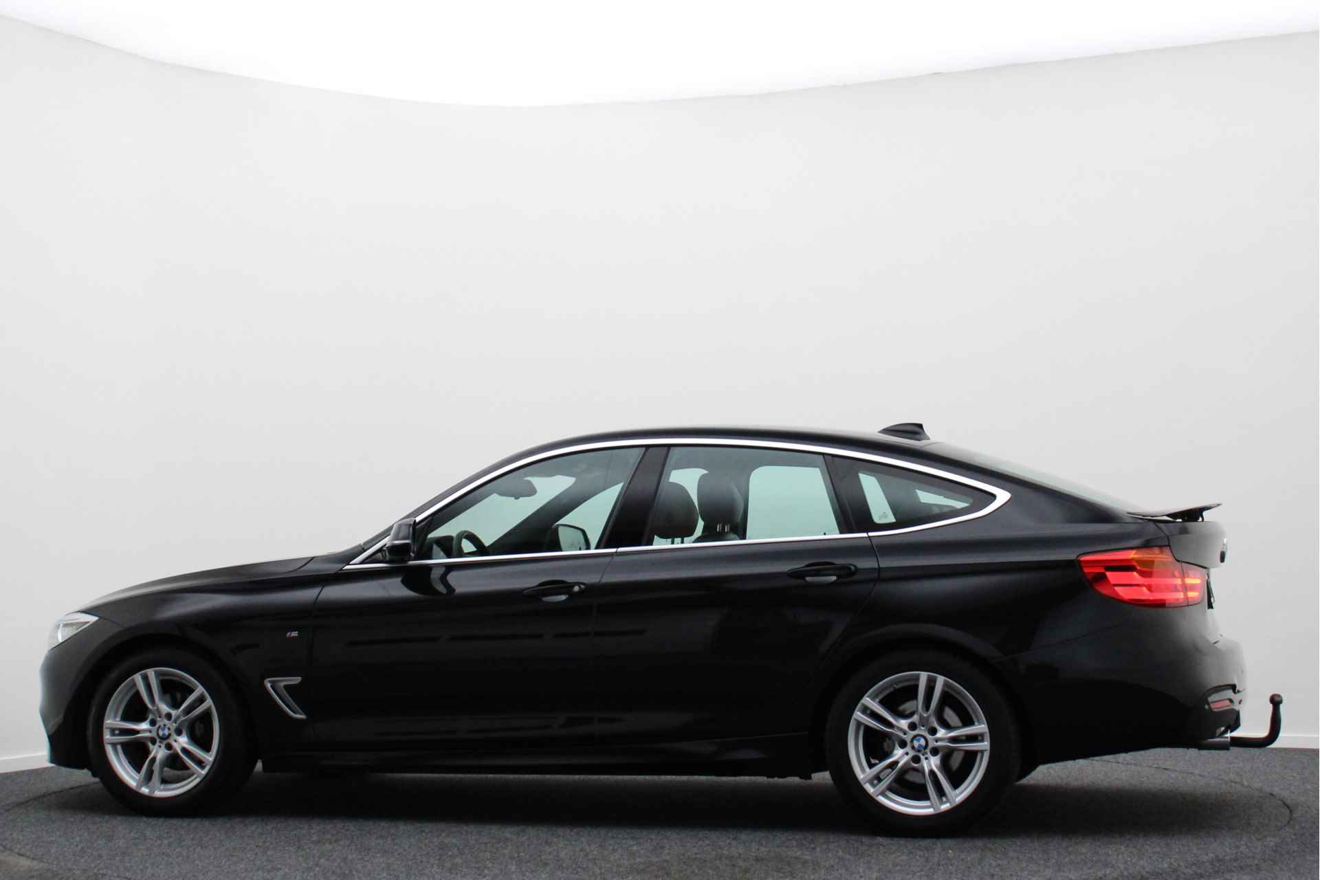 BMW 3-serie Gran Turismo 320i M Sport Edition Automaat Leer, Bi-Xenon, Navigatie, Climate, Cruise, PDC, Trekhaak, 18'' - 16/46