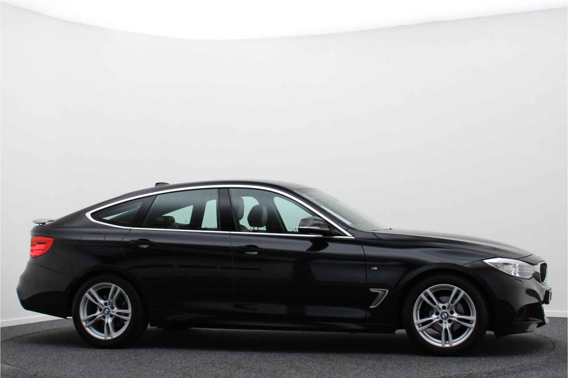 BMW 3-serie Gran Turismo 320i M Sport Edition Automaat Leer, Bi-Xenon, Navigatie, Climate, Cruise, PDC, Trekhaak, 18'' - 20/46