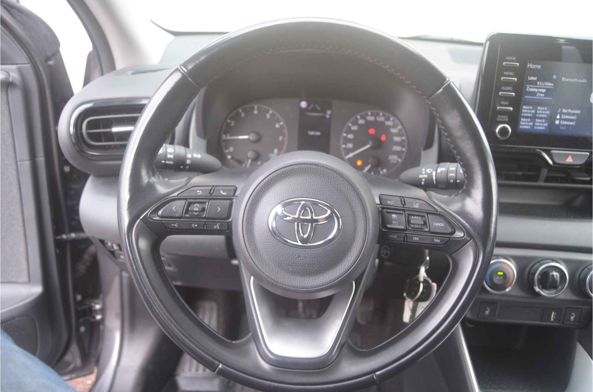 Toyota Yaris 1.5 126 pk camera cruise control.. 12 mnd. gar. - 17/32