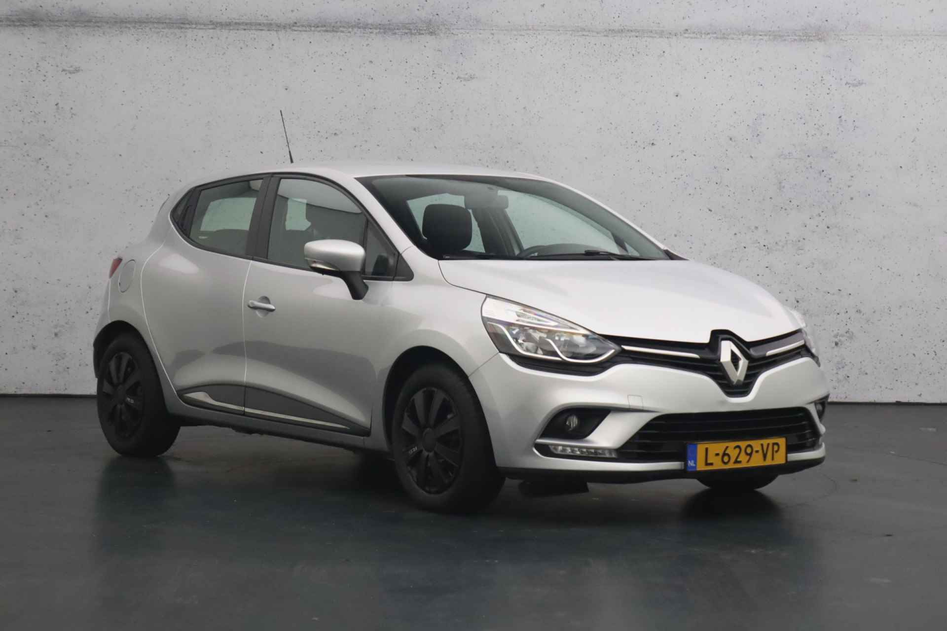 Renault Clio 0.9 TCe Limited | Airco | Cruise control | Navigatie | Parkeersensoren | Multifunctioneel stuur - 24/27