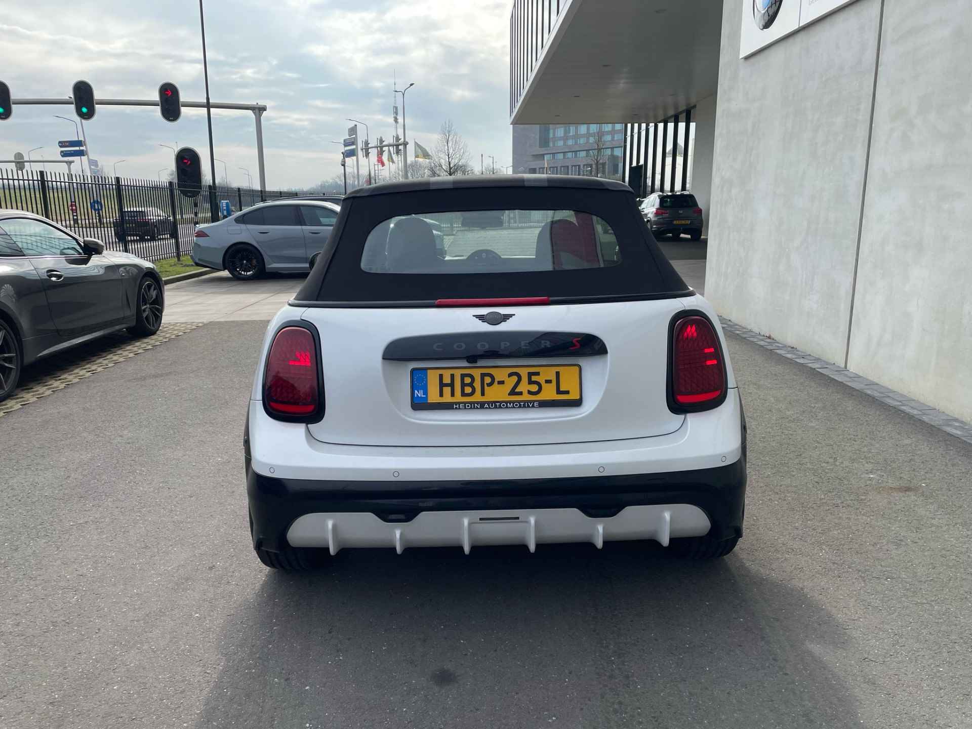 MINI Cabrio 2.0 Cooper S John Cooper Works XL | Pakket XL | Elektrisch verstelbare Stoelen | Harman Kardon | Head-up Display | verwamrde Stoelen | - 4/14