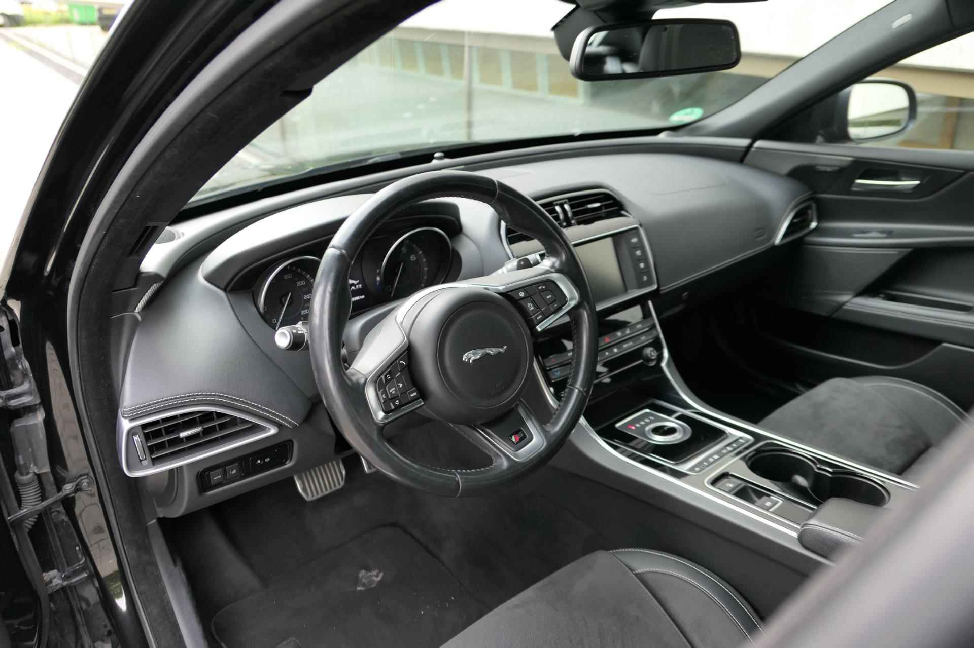 Jaguar XE 3.0 S Supercharged 340pk Panodak Meridian Camera - 27/29