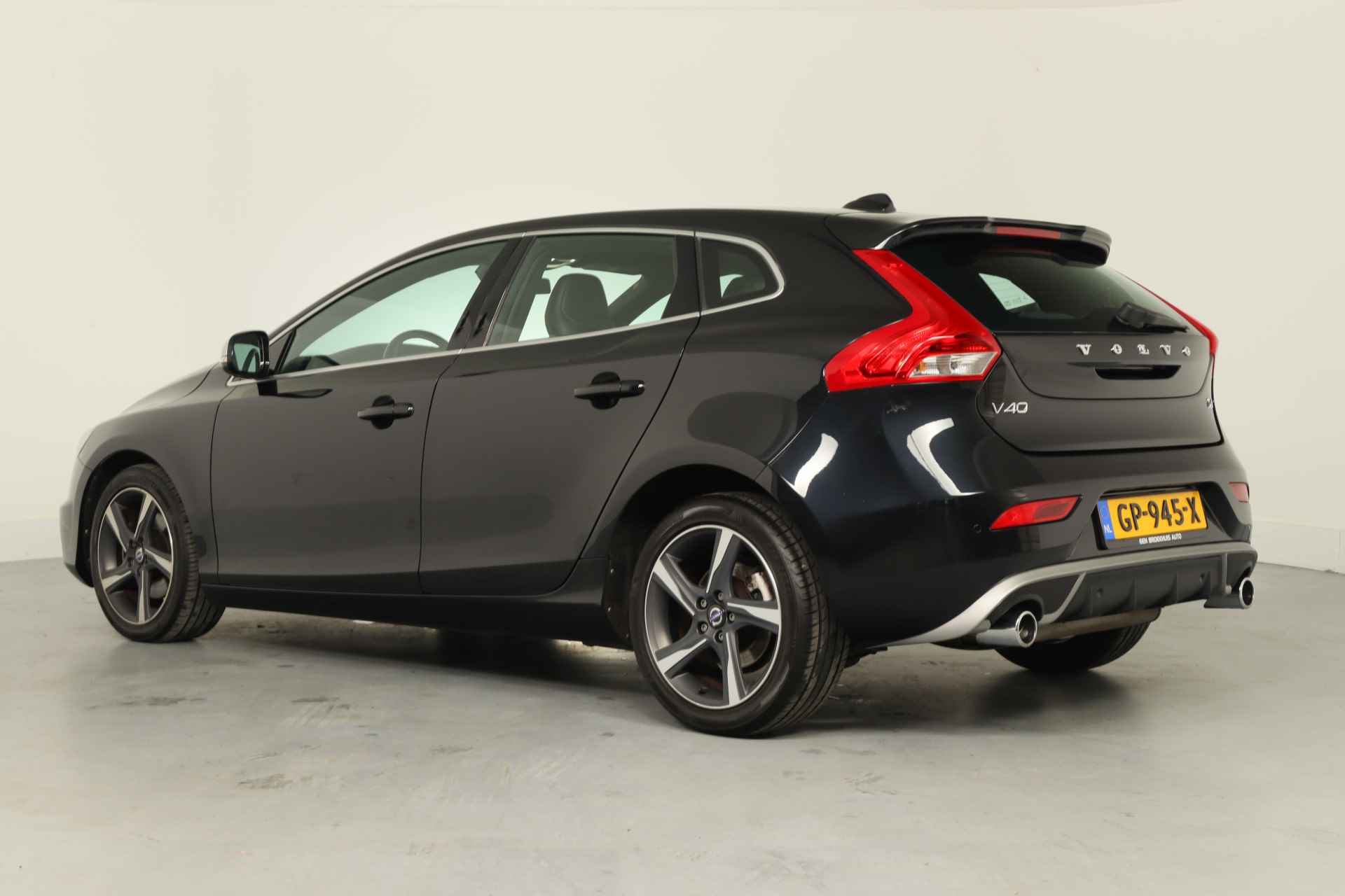 Volvo V40 1.6 T4 180pk R-Design | Automaat | Navigatie | Climate Control | Cruise Control | Parkeersensoren | Leder/Alcantara | Lichtmetal - 5/28