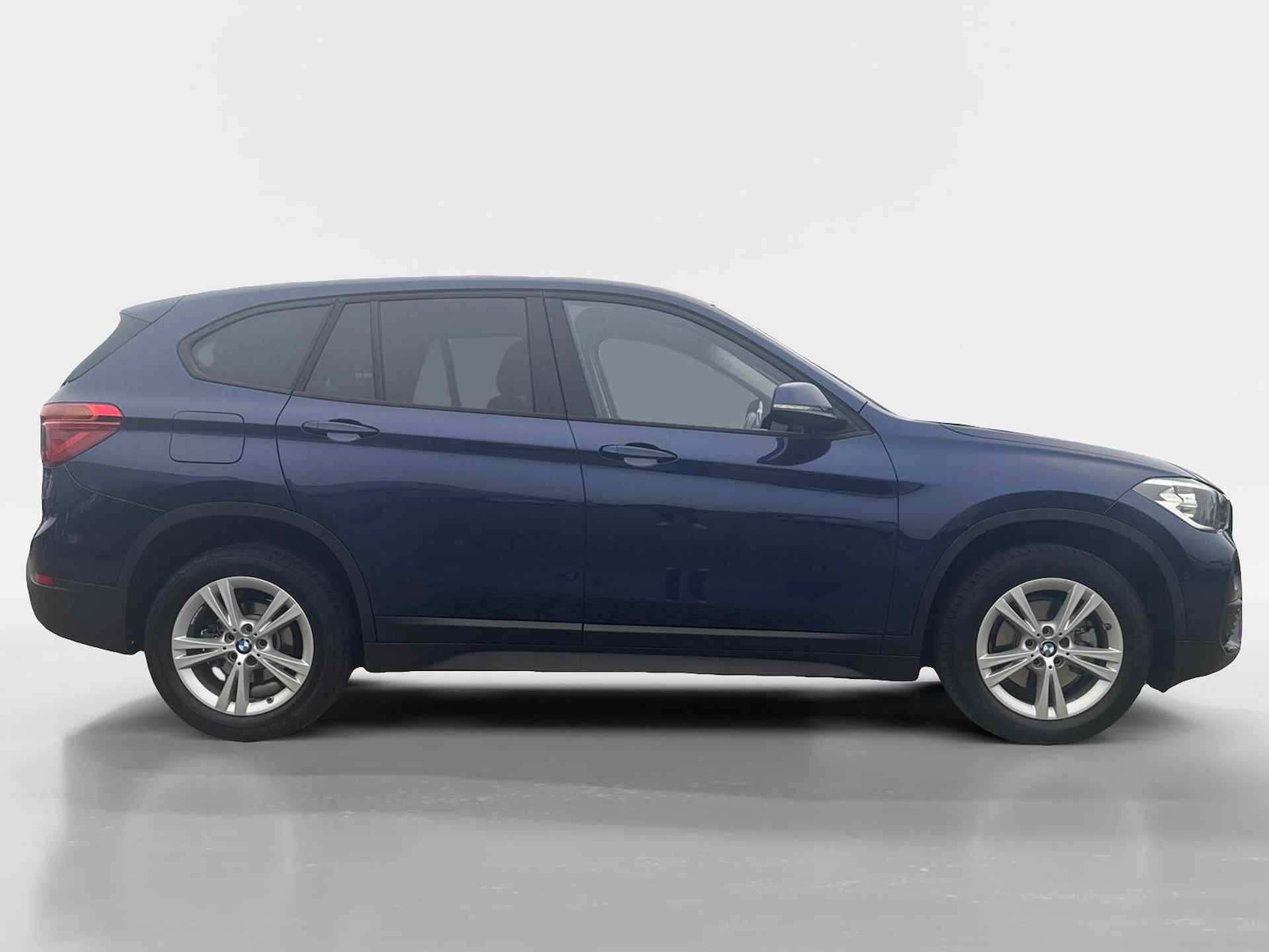 BMW X1 sDrive18i Executive  |Automaat | 1e Eigenaar | Trekhaak | Achteruitrijcamera | Parkeersensoren | Cruise Control | 1700 KG Trekgewicht | - 3/35