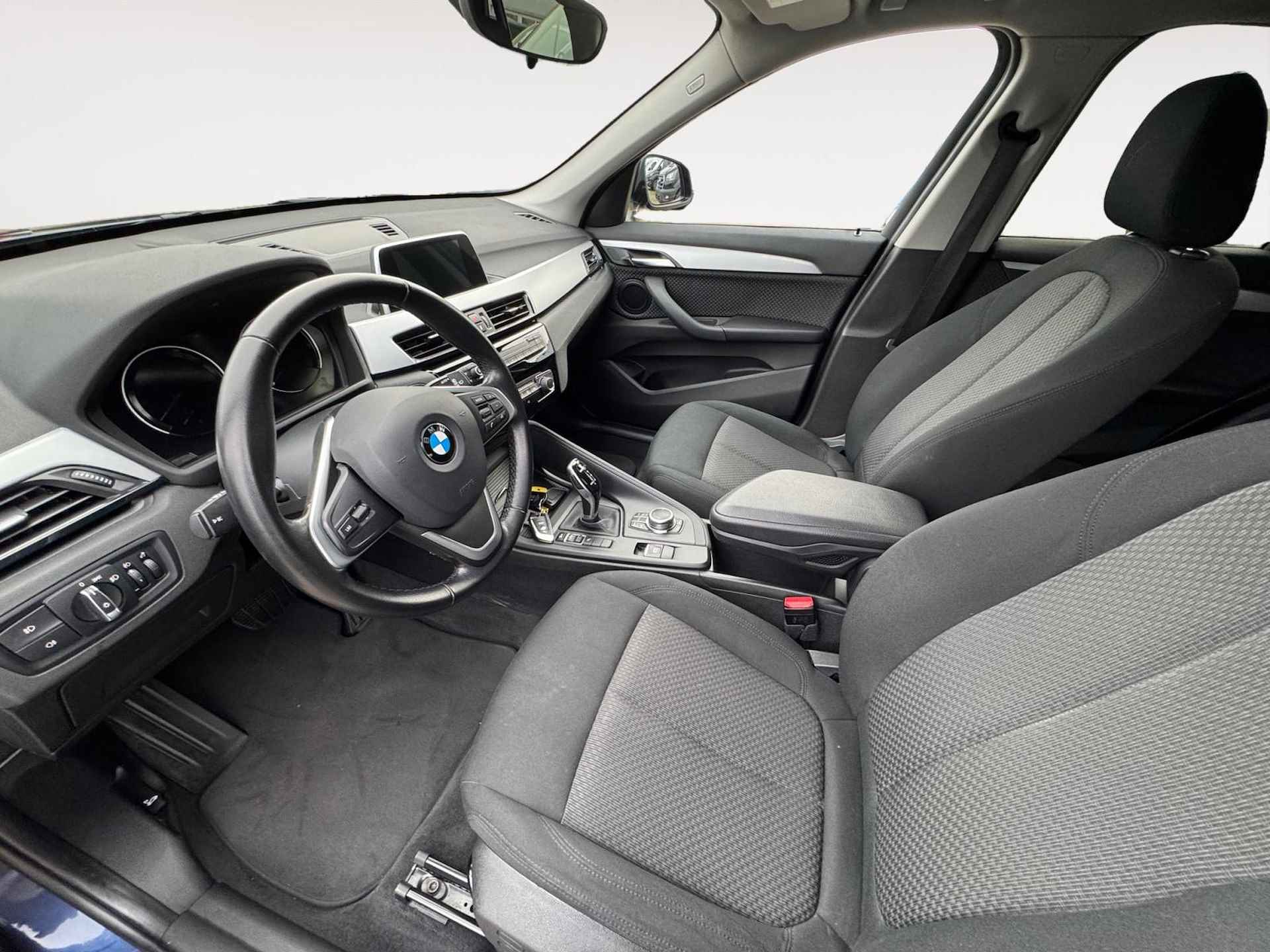 BMW X1 sDrive18i Executive  |Automaat | 1e Eigenaar | Trekhaak | Achteruitrijcamera | Parkeersensoren | Cruise Control | 1700 KG Trekgewicht | - 9/35