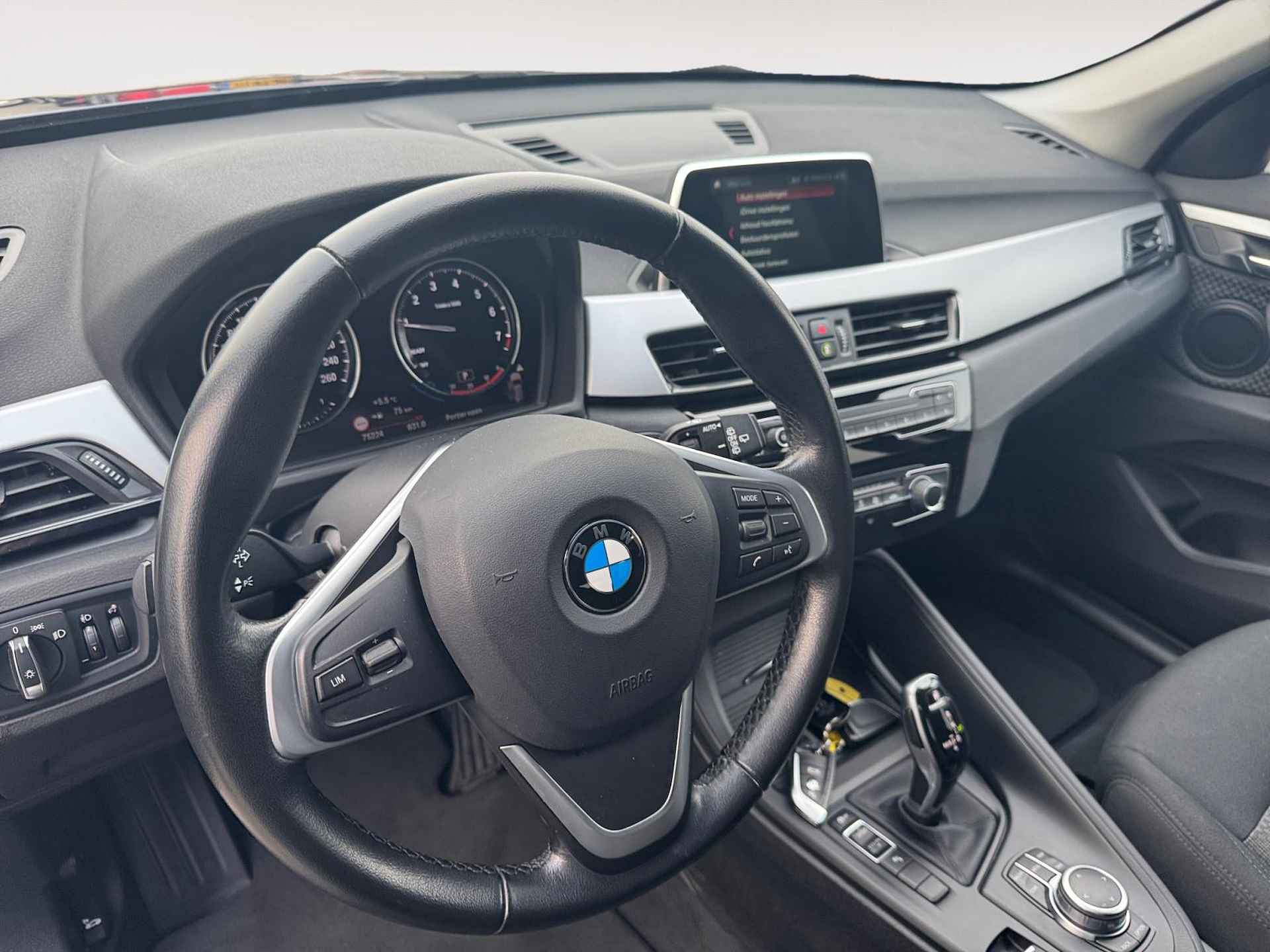 BMW X1 sDrive18i Executive  |Automaat | 1e Eigenaar | Trekhaak | Achteruitrijcamera | Parkeersensoren | Cruise Control | 1700 KG Trekgewicht | - 21/35