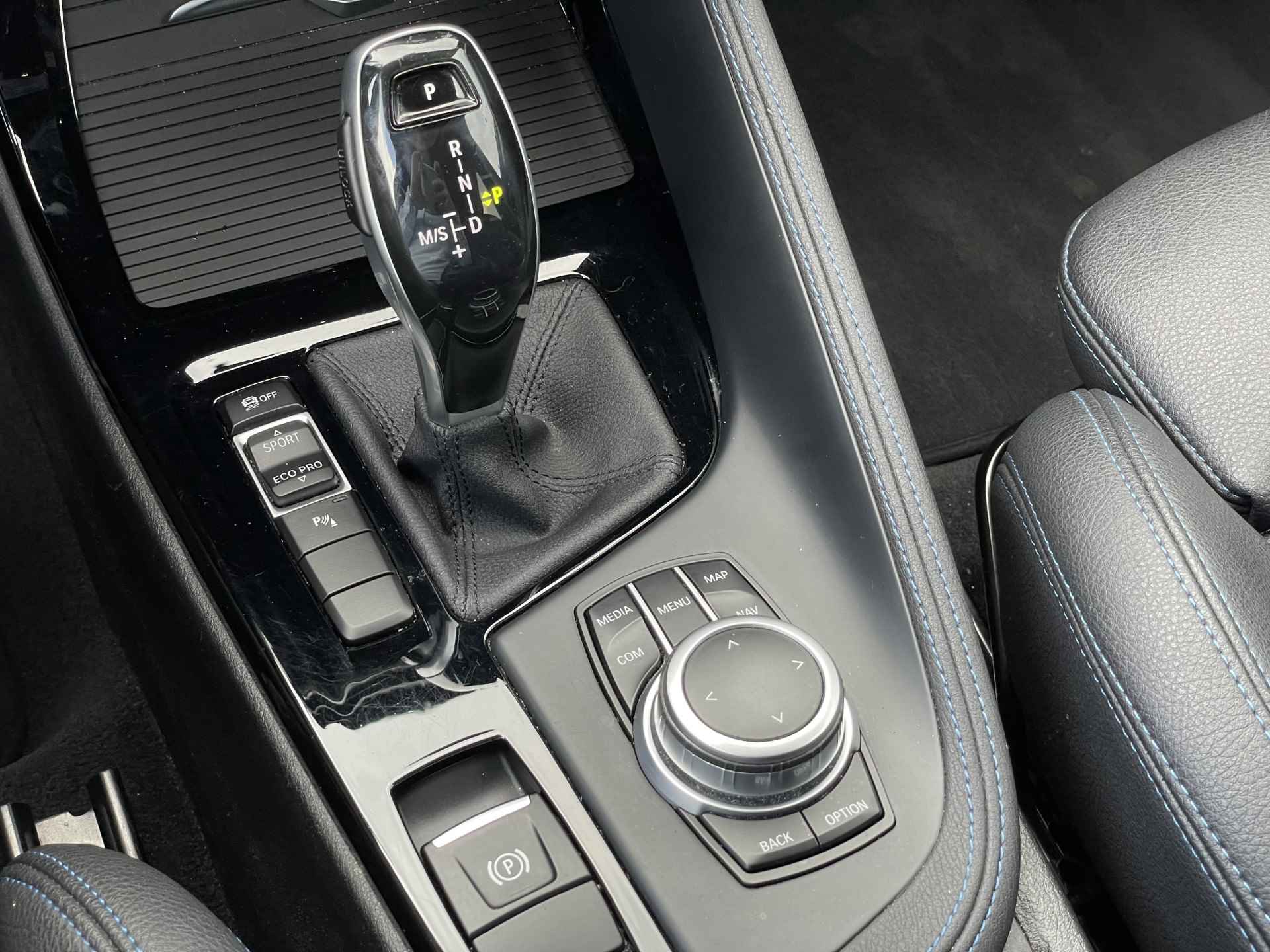 BMW X1 sDrive18i | M-Sport | 18'' | Elek. Achterklep | PDC voor + achter | Stoelverw. | Getint Glas - 16/30