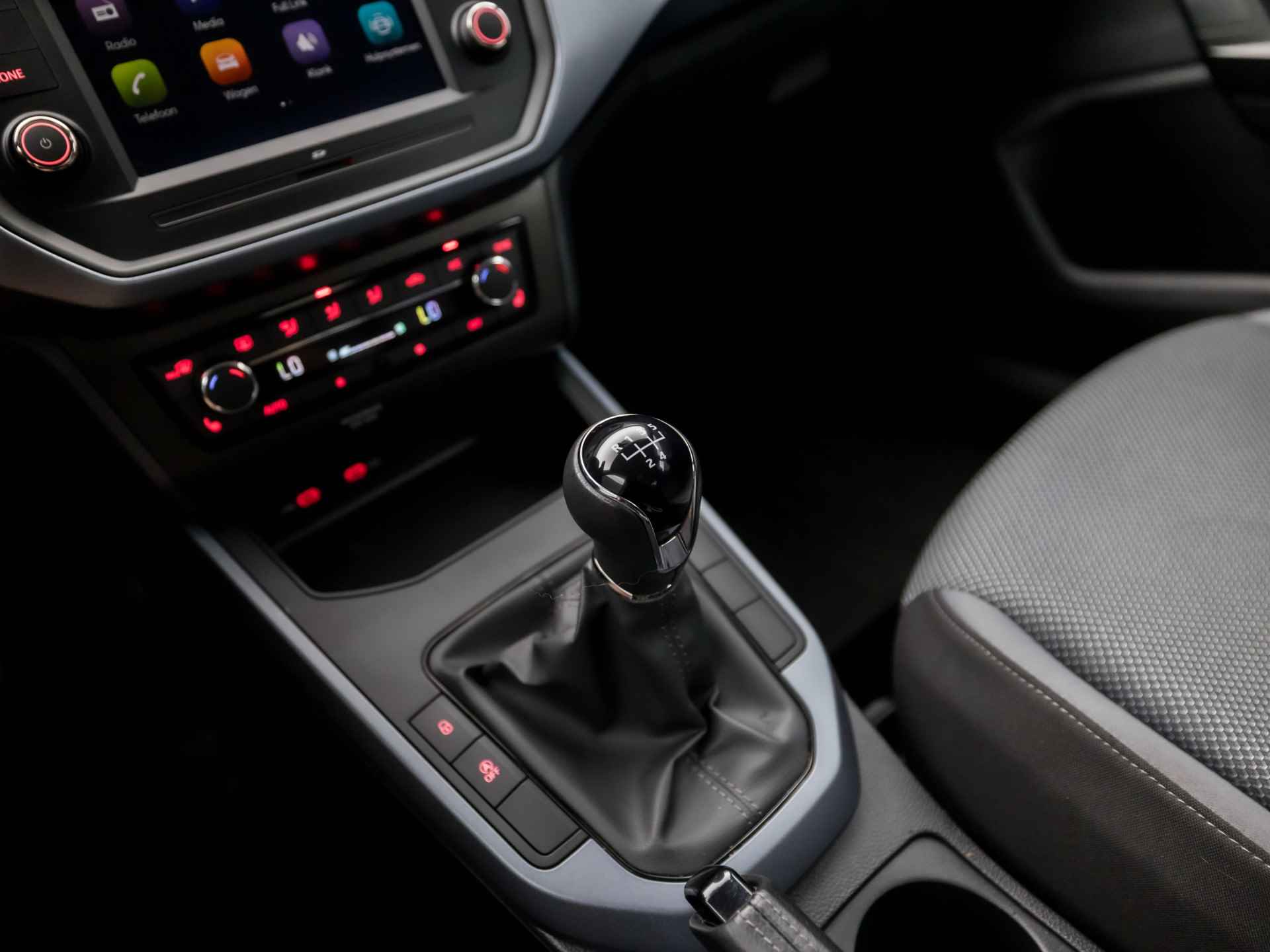 SEAT Arona 1.0 TSI Sport (DIGITAL COCKPIT, NAVIGATIE, APPLE CARPLAY, GETINT GLAS, CLIMATE, ADAPTIVE CRUISE, PARKEERSENSOREN, SPORTSTOELEN, NIEUWE APK, NIEUWSTAAT) - 11/38