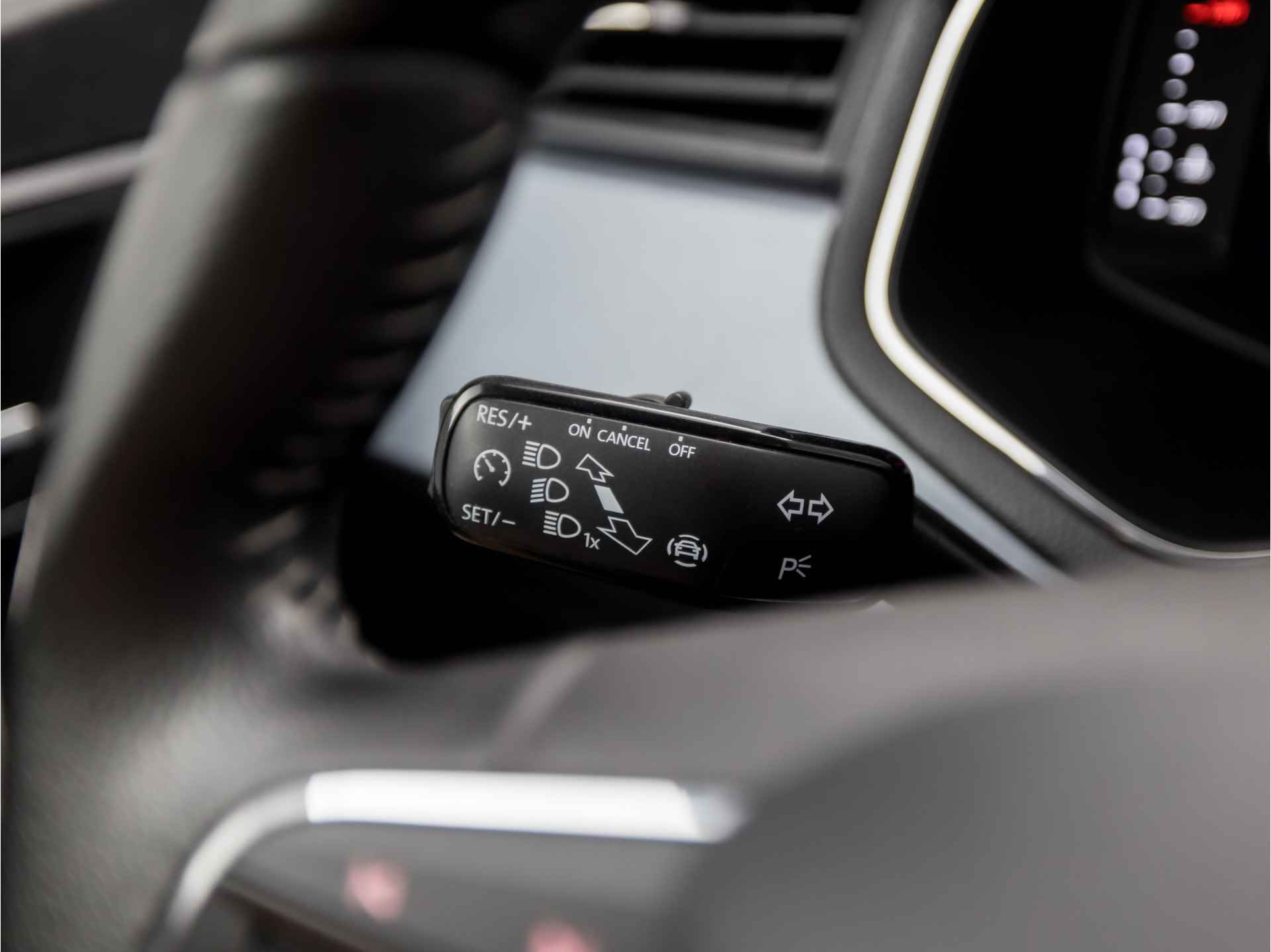 SEAT Arona 1.0 TSI Sport (DIGITAL COCKPIT, NAVIGATIE, APPLE CARPLAY, GETINT GLAS, CLIMATE, ADAPTIVE CRUISE, PARKEERSENSOREN, SPORTSTOELEN, NIEUWE APK, NIEUWSTAAT) - 19/38