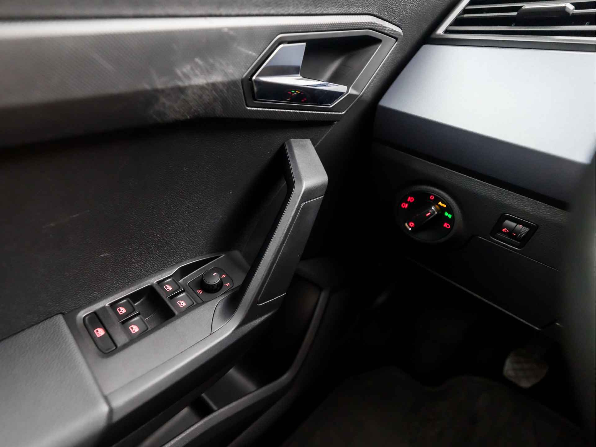 SEAT Arona 1.0 TSI Sport (DIGITAL COCKPIT, NAVIGATIE, APPLE CARPLAY, GETINT GLAS, CLIMATE, ADAPTIVE CRUISE, PARKEERSENSOREN, SPORTSTOELEN, NIEUWE APK, NIEUWSTAAT) - 20/38