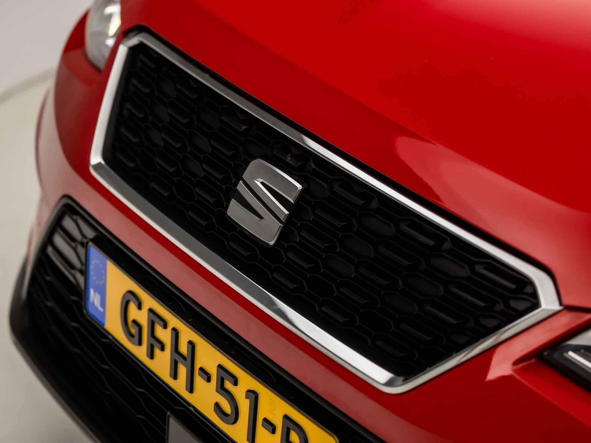 SEAT Arona 1.0 TSI Sport (DIGITAL COCKPIT, NAVIGATIE, APPLE CARPLAY, GETINT GLAS, CLIMATE, ADAPTIVE CRUISE, PARKEERSENSOREN, SPORTSTOELEN, NIEUWE APK, NIEUWSTAAT) - 31/38