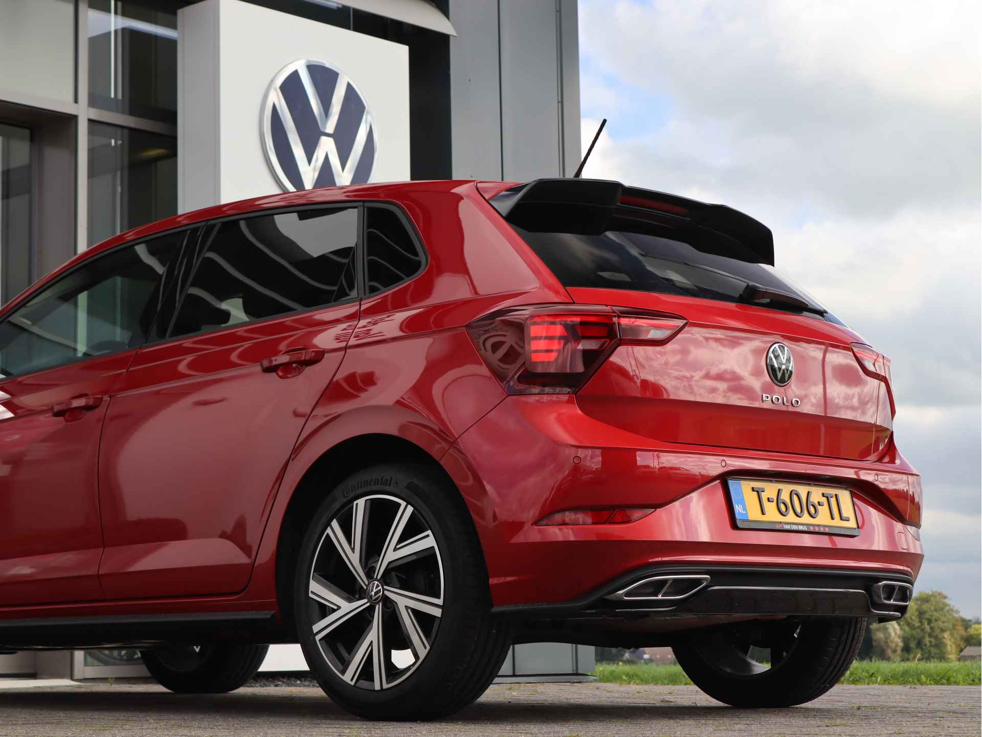 Volkswagen Polo 1.0 TSI 95 pk R-Line | Navigatie | LED | 17" Bergamo | PDC | Travel assist - 17/48