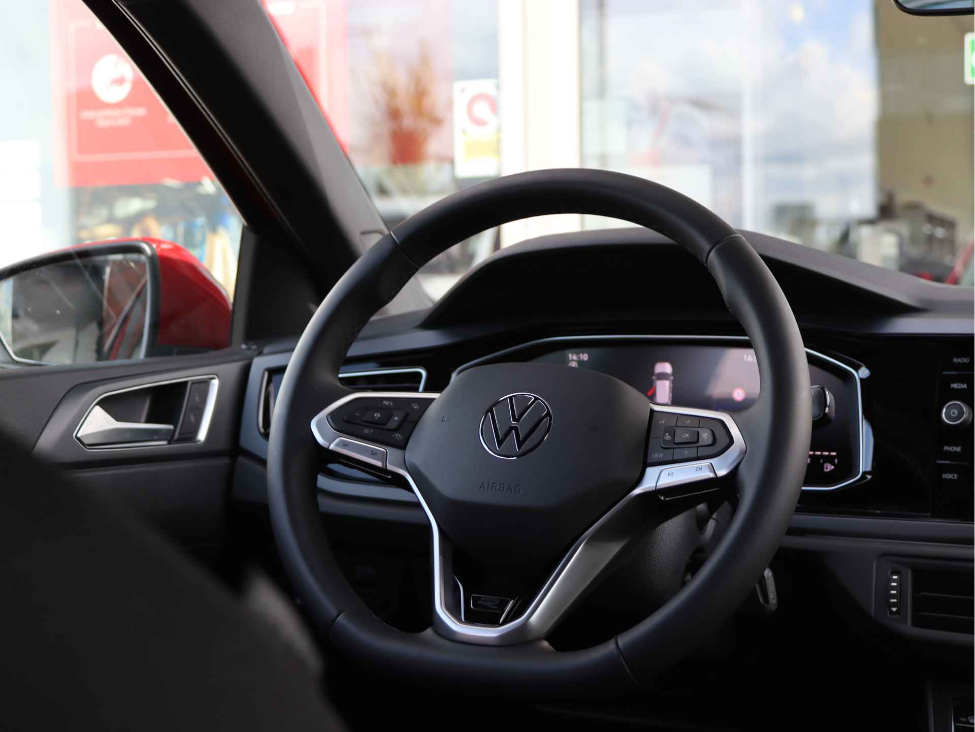 Volkswagen Polo 1.0 TSI 95 pk R-Line | Navigatie | LED | 17" Bergamo | PDC | Travel assist - 27/48