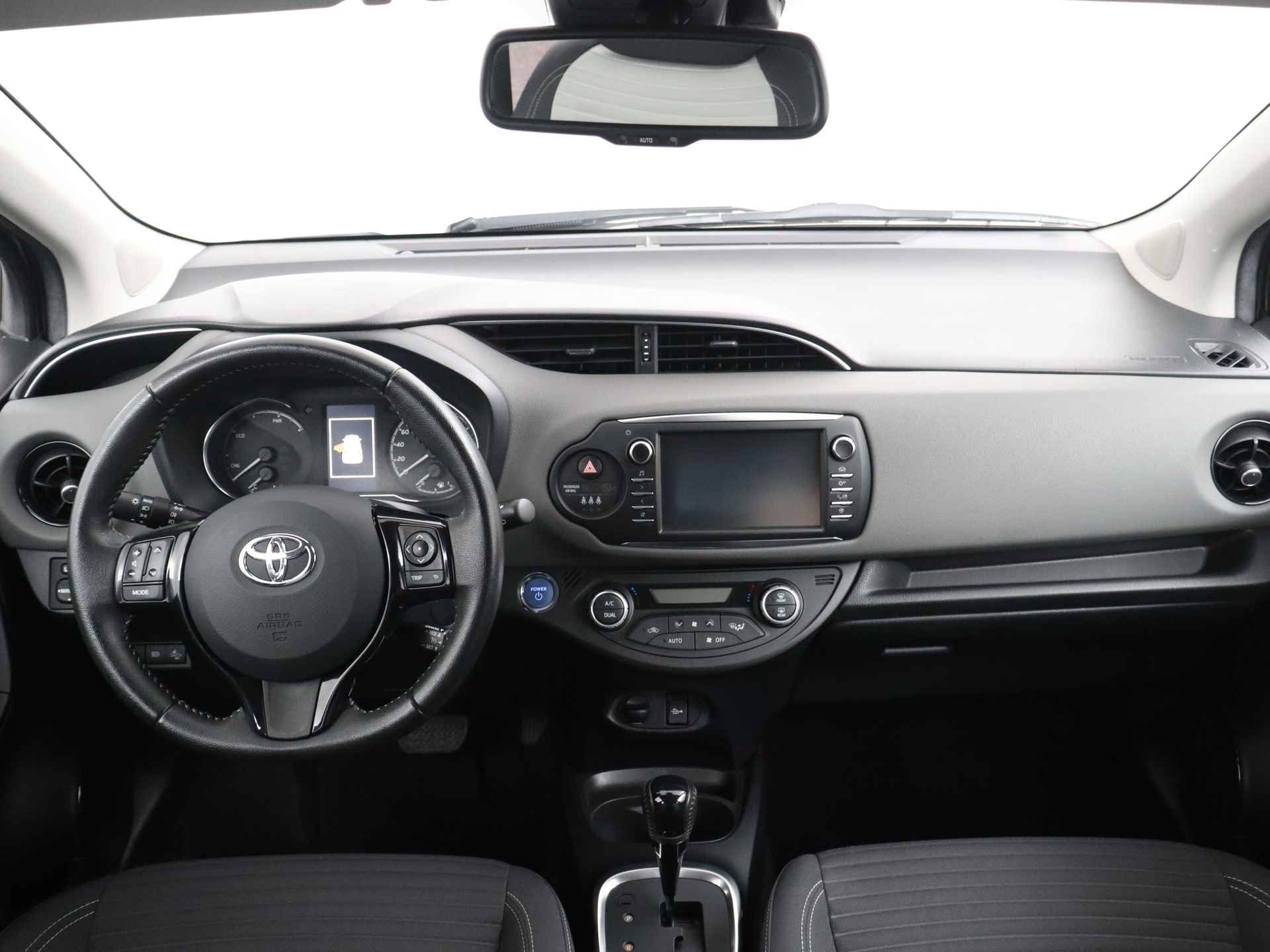 Toyota Yaris 1.5 Hybrid Dynamic | Navigatie | Achteruitrijcamera | Cruise Control | Dealer onderhouden | - 6/43