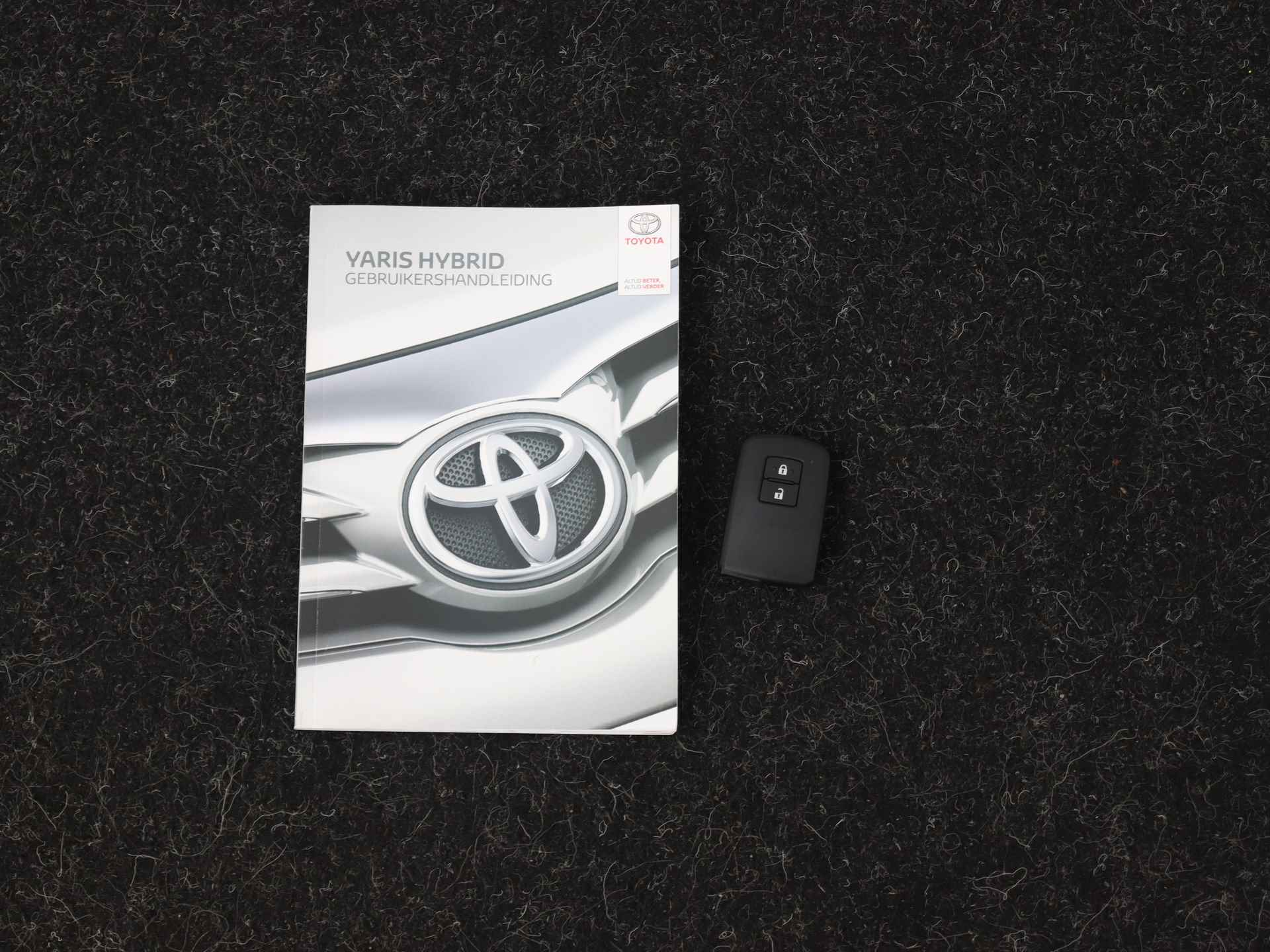 Toyota Yaris 1.5 Hybrid Dynamic | Navigatie | Achteruitrijcamera | Cruise Control | Dealer onderhouden | - 13/43