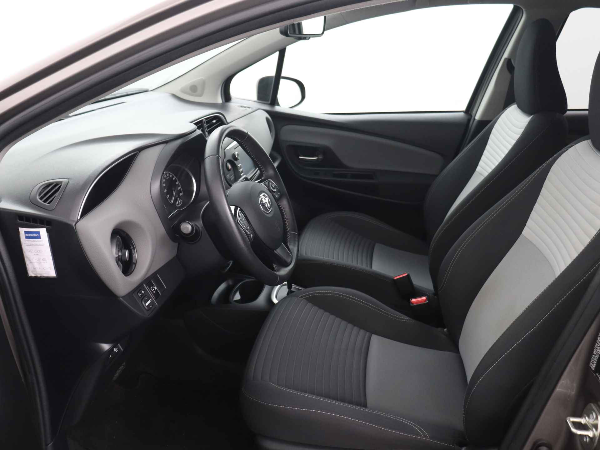 Toyota Yaris 1.5 Hybrid Dynamic | Navigatie | Achteruitrijcamera | Cruise Control | Dealer onderhouden | - 19/43