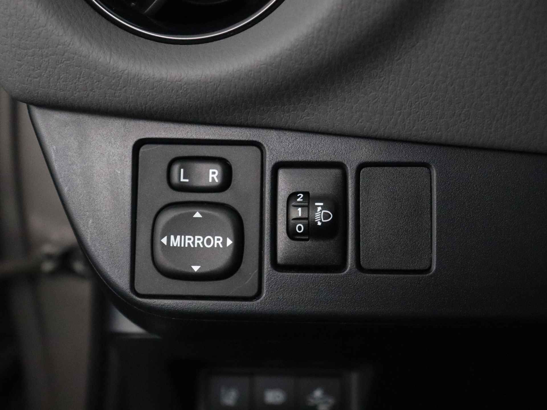 Toyota Yaris 1.5 Hybrid Dynamic | Navigatie | Achteruitrijcamera | Cruise Control | Dealer onderhouden | - 33/43