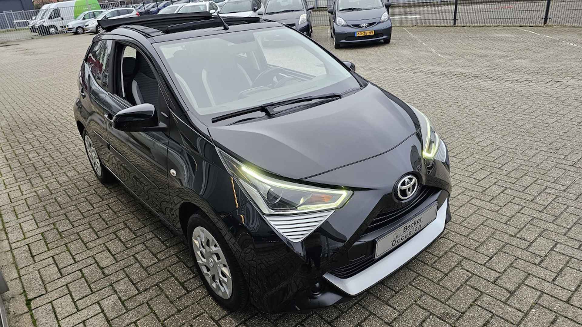 Toyota Aygo 1.0 x-play NLauto | 1e eigenaar | dealeronderhouden - 7/20