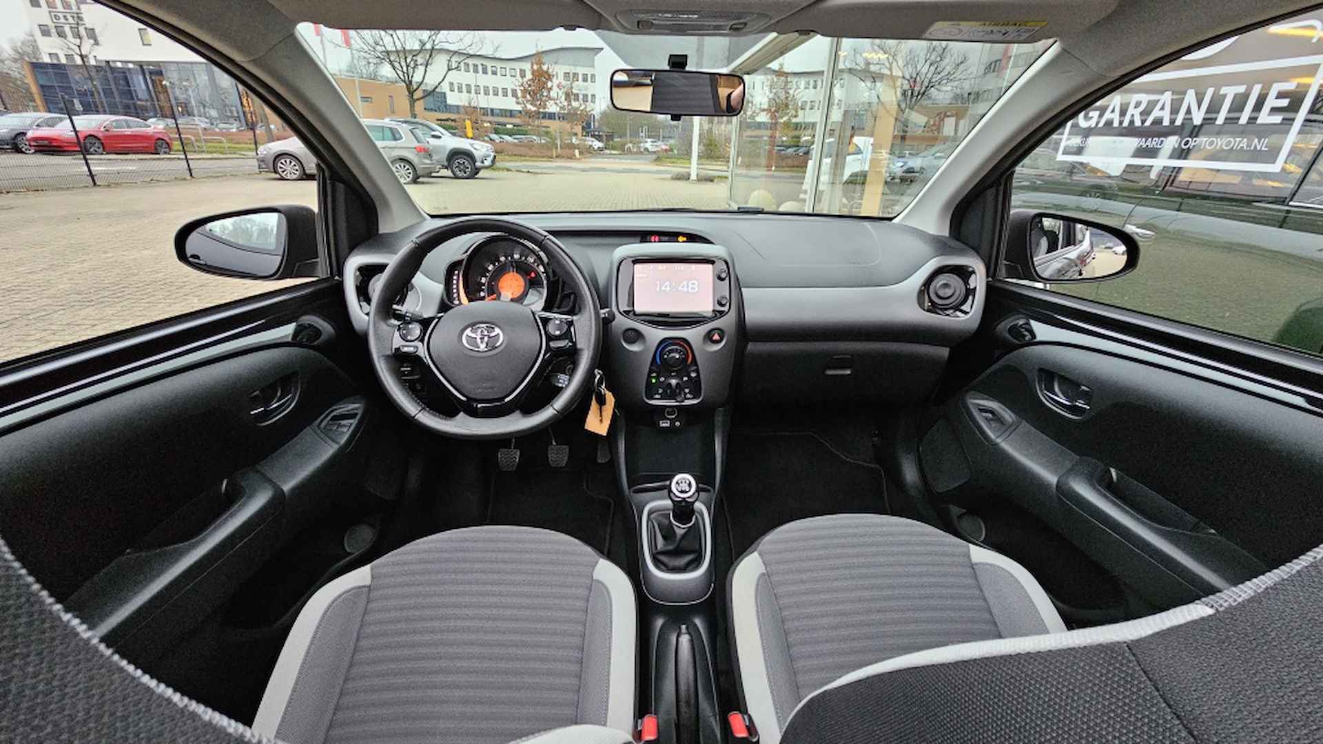 Toyota Aygo 1.0 x-play NLauto | 1e eigenaar | dealeronderhouden - 8/20